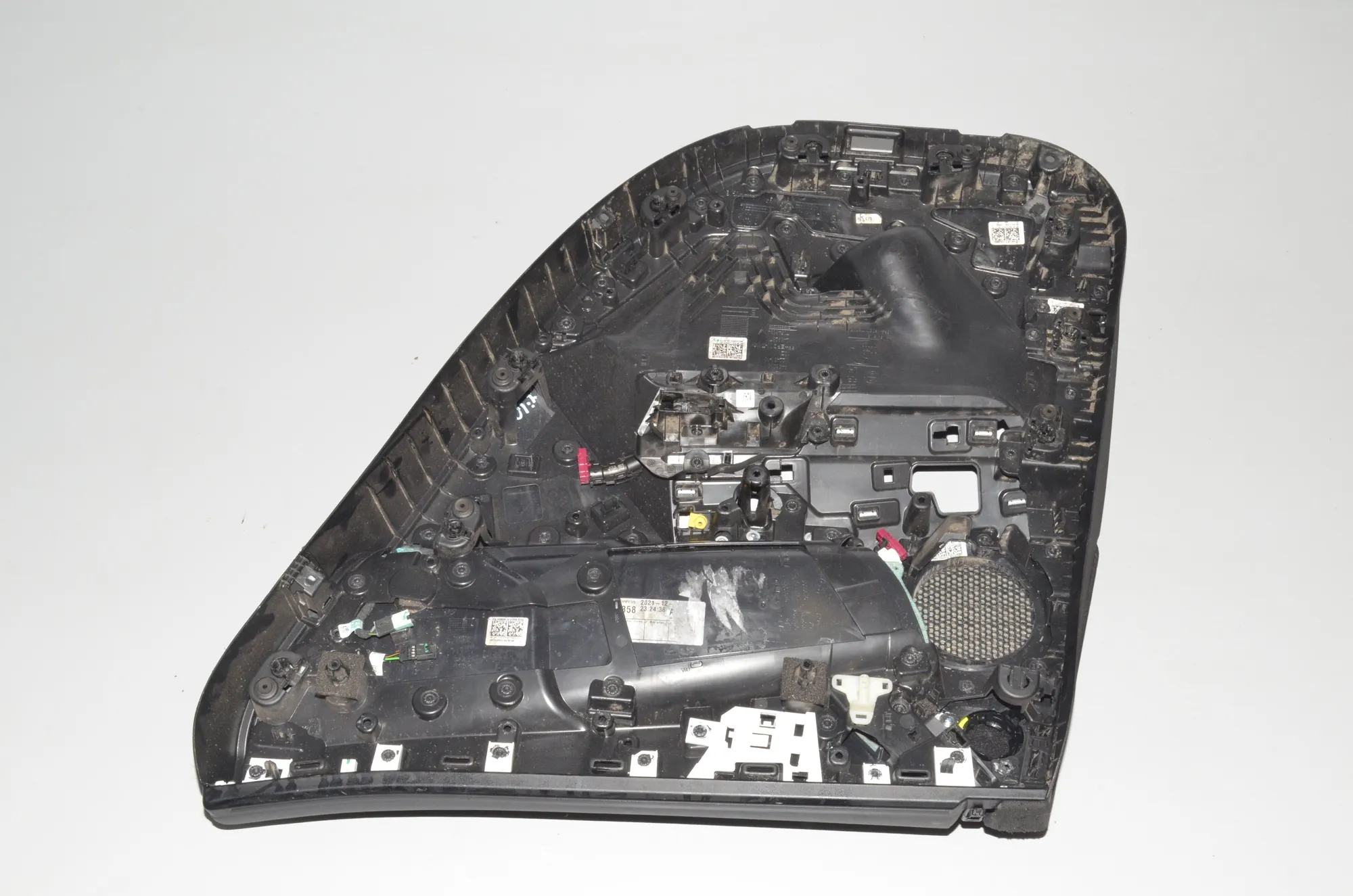 Rear Left Door Panel – OEM 9496003 · BMW iX (I20) BMW iX (I20) xDrive50 2022 – 3