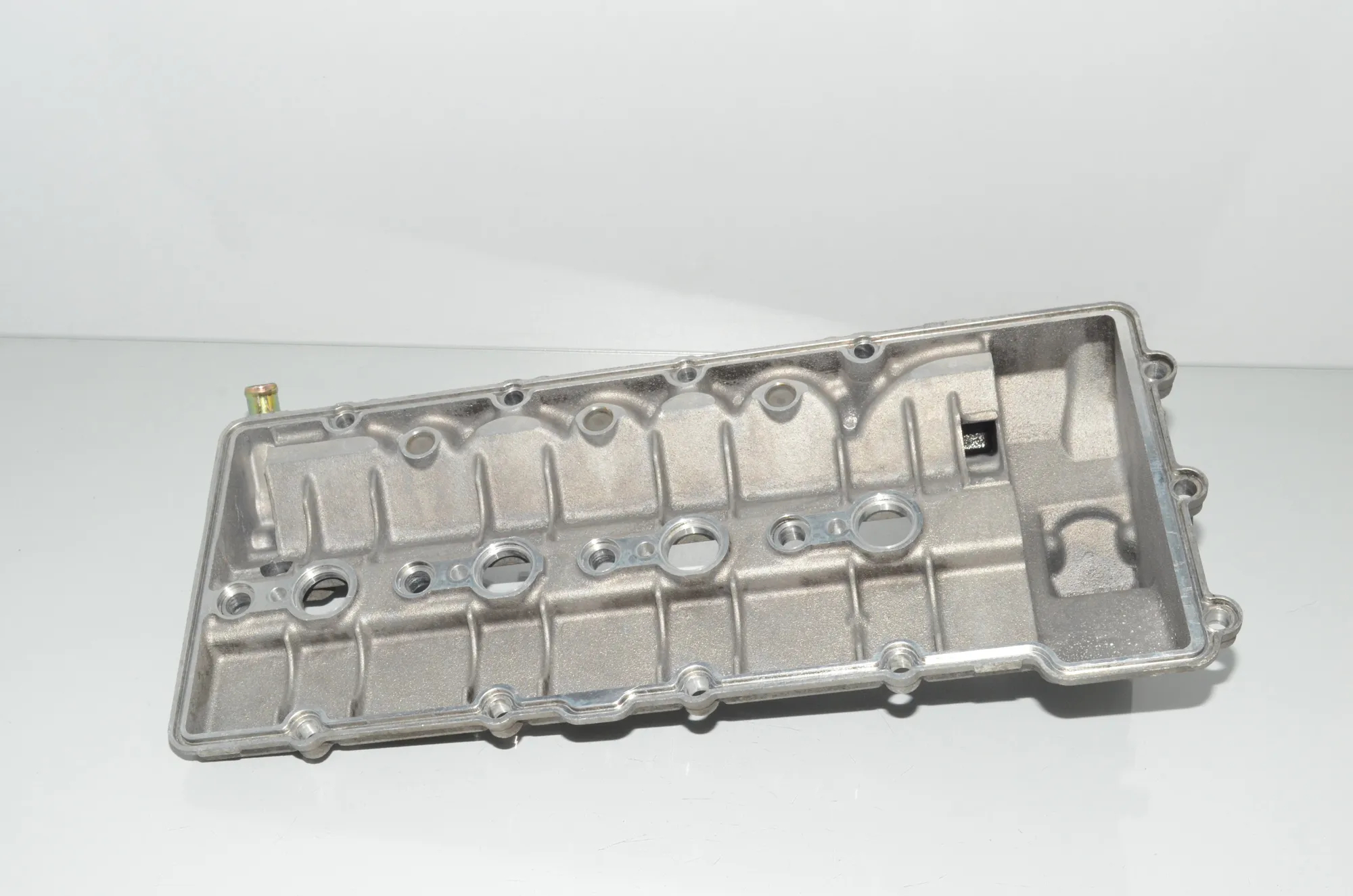 Left Side Valve Cover – OEM 11122248373 · BMW 7 (E65, E66, E67) BMW 7 (E65, E66, E67) 740 d 2002 – 4