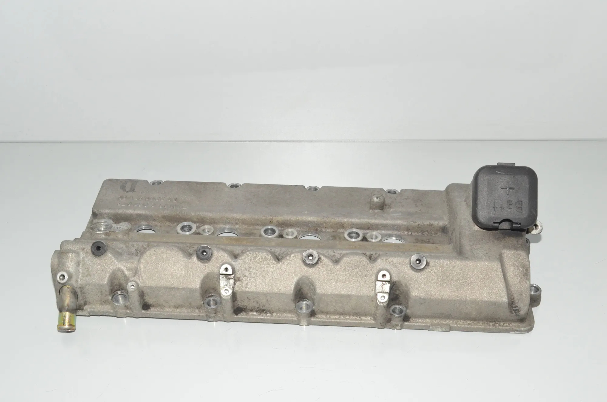 Left Side Valve Cover – OEM 11122248373 · BMW 7 (E65, E66, E67) BMW 7 (E65, E66, E67) 740 d 2002