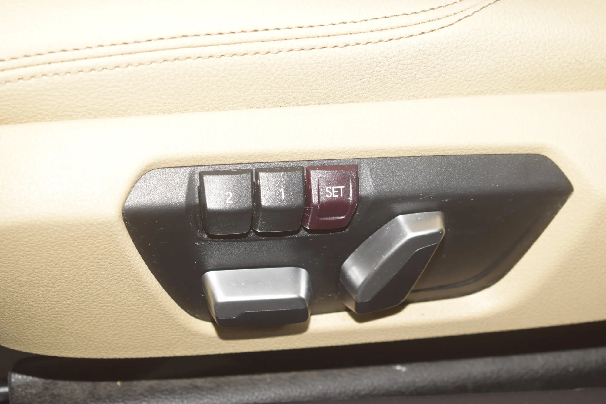 Seat set · BMW 3 (F30, F80) 320 i 2017 – 13