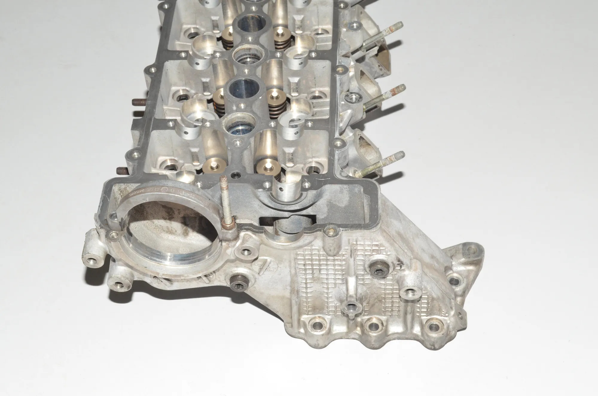 Engine Cylinder Head – OEM 7781195 · BMW 5 (E60) BMW 5 (E60) 530 d 2006 – 6