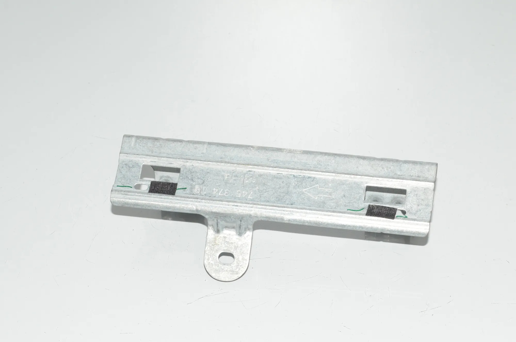 Bracket – OEM 7451374 · BMW X7 (G07) (2019 - -) xDrive 30 d 2019 – 4