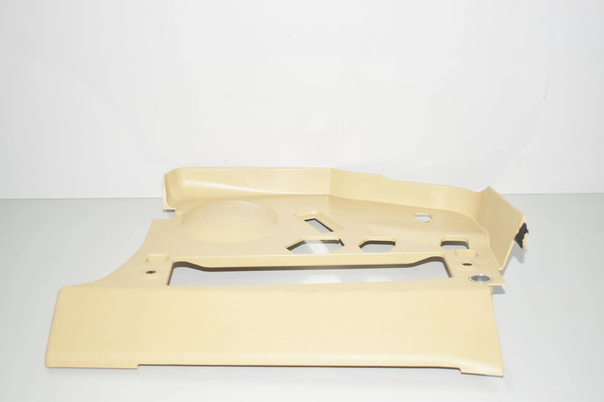 Dashboard Lower Trim – OEM 9218558 · BMW 3 (F30, F80) 320 i 2017