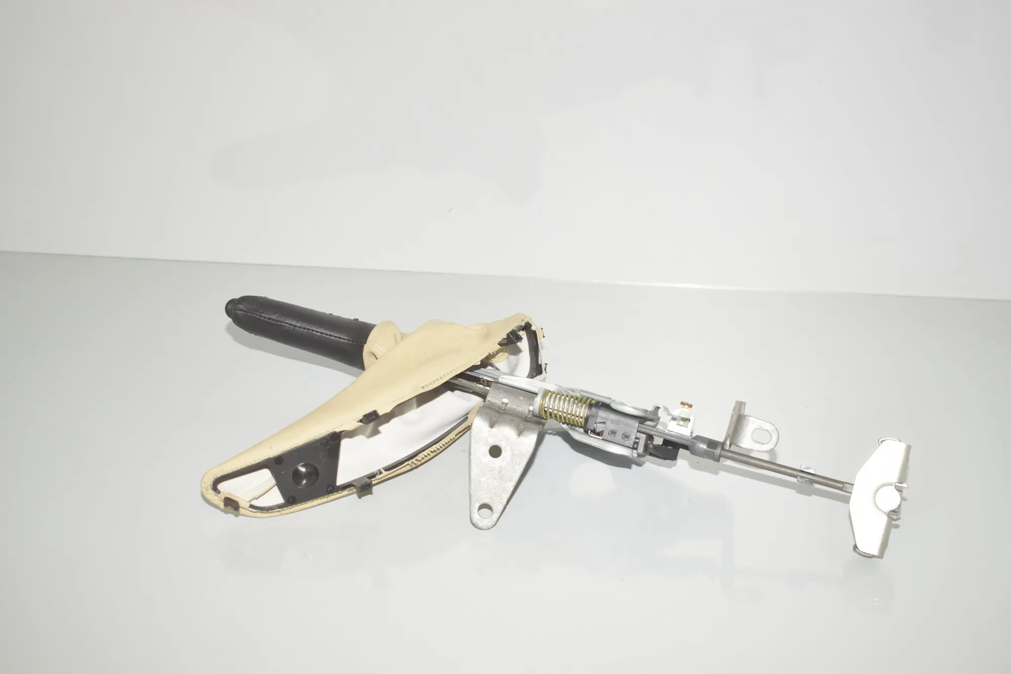 Handbrake Handle – OEM 9235426 · BMW 3 (F30, F80) 320 i 2017 – 2