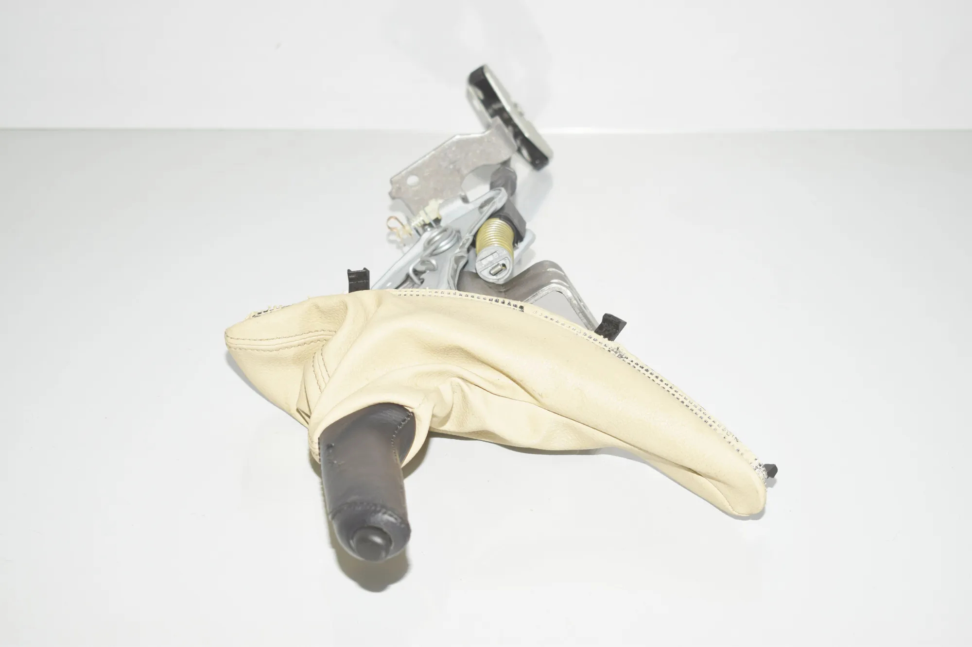 Handbrake Handle – OEM 9235426 · BMW 3 (F30, F80) 320 i 2017 – 3