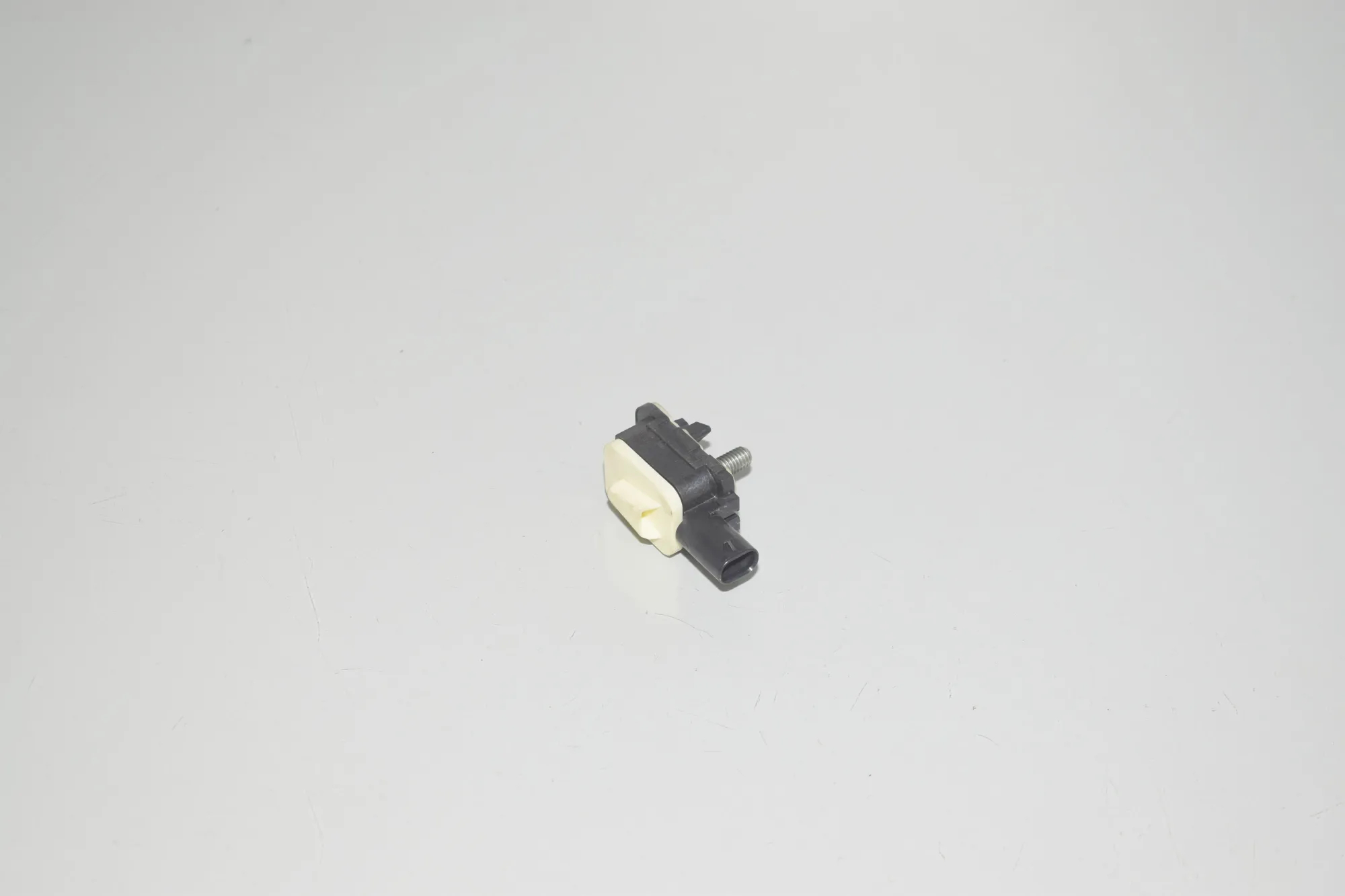 Right Side Impact Sensor – OEM 9217711 · BMW 3 (F30, F80) 320 i 2017