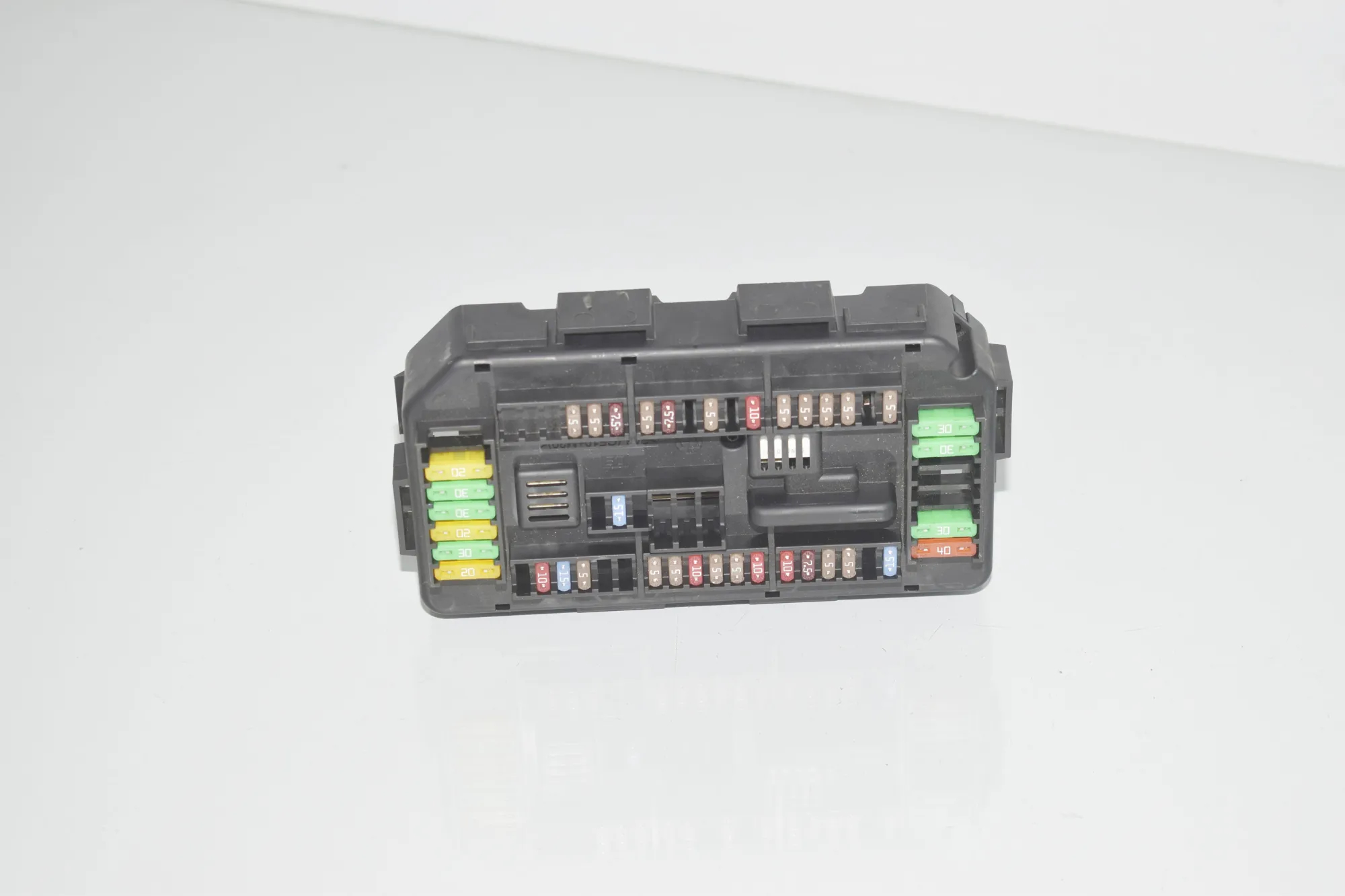 Fuse Box – OEM 9389068 · BMW 3 (F30, F80) 320 i 2017 – 4