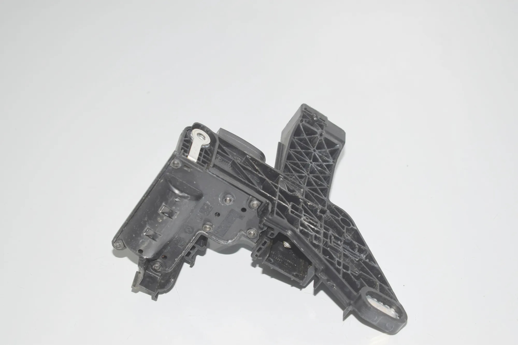 Power Distribution Unit – OEM 9356157 · BMW 3 (F30, F80) 320 i 2017 – 3