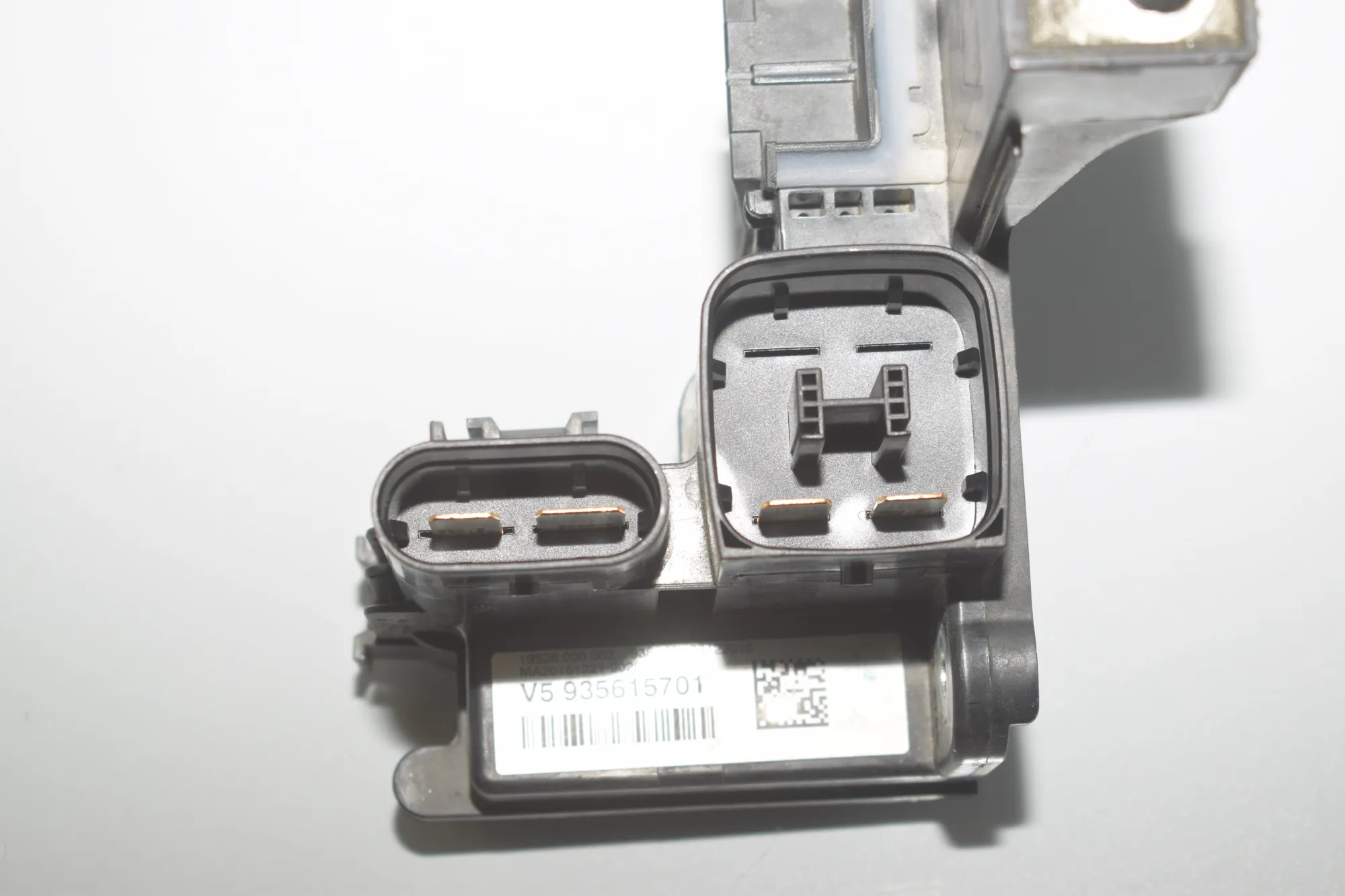 Power Distribution Unit – OEM 9356157 · BMW 3 (F30, F80) 320 i 2017 – 4