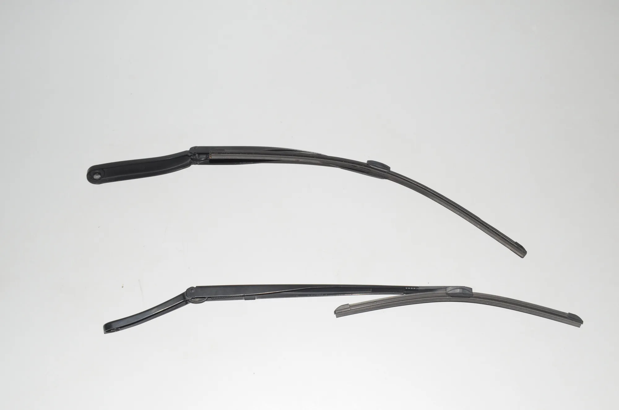 Front Wiper Arms – OEM 7203156 · BMW 5 Touring (F11) 535 d 2012 – 3