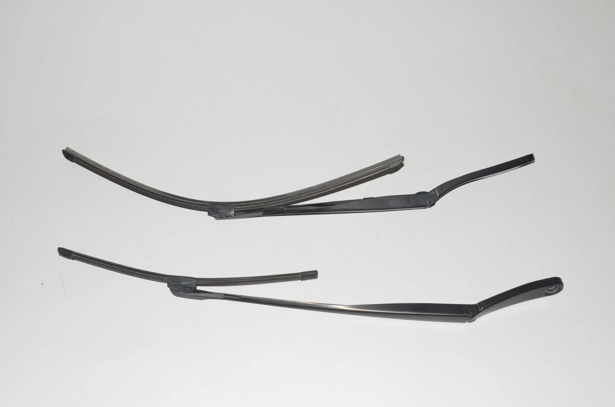 Front Wiper Arms – OEM 7203156 · BMW 5 Touring (F11) 535 d 2012