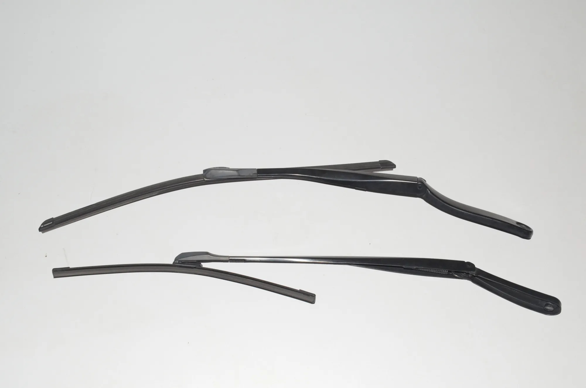 Front Wiper Arms – OEM 7203156 · BMW 5 Touring (F11) 535 d 2012 – 4