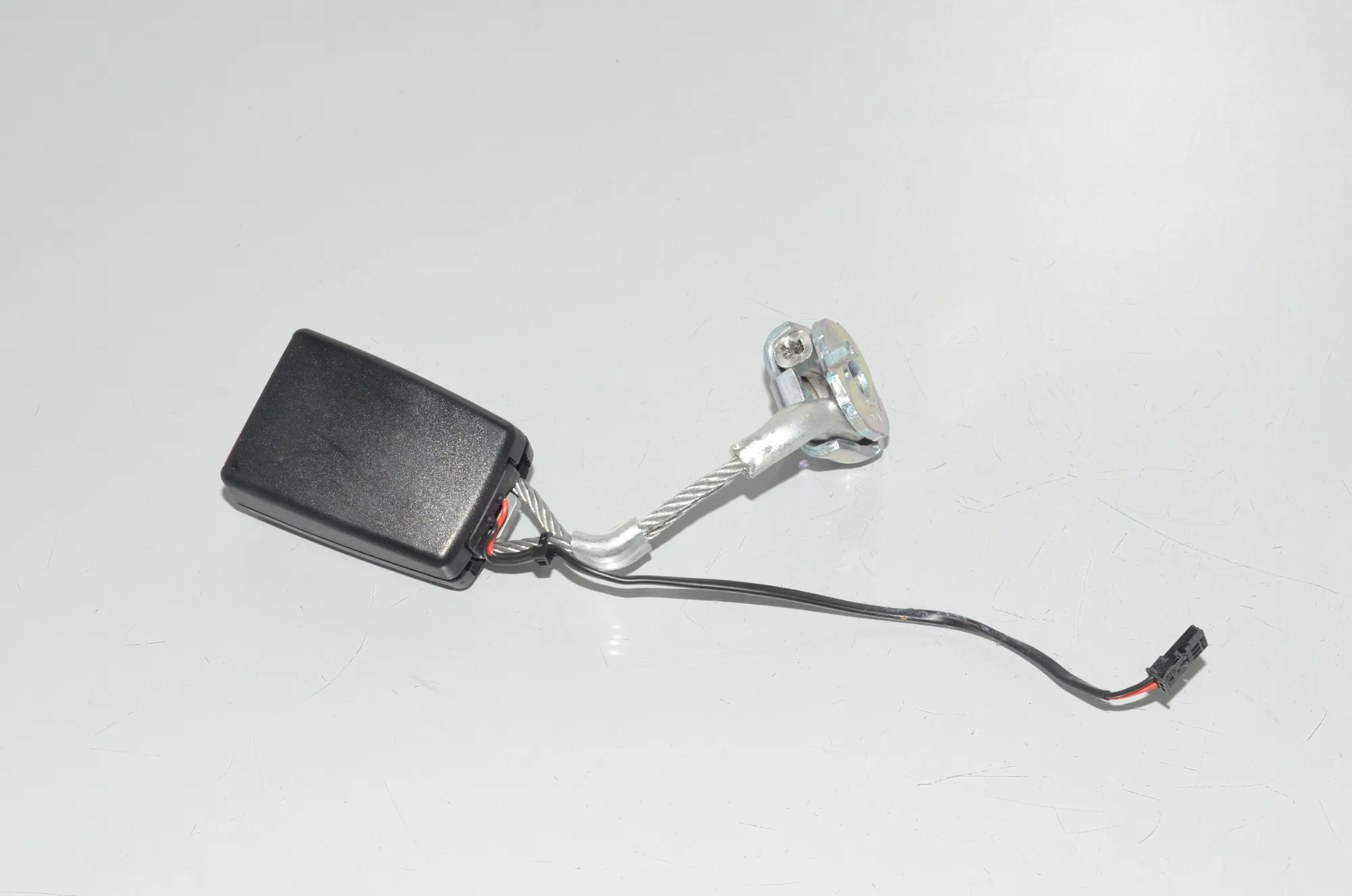 Rear Right Seat Buckle – OEM 7243274 · BMW 5 Touring (F11) 535 d 2012