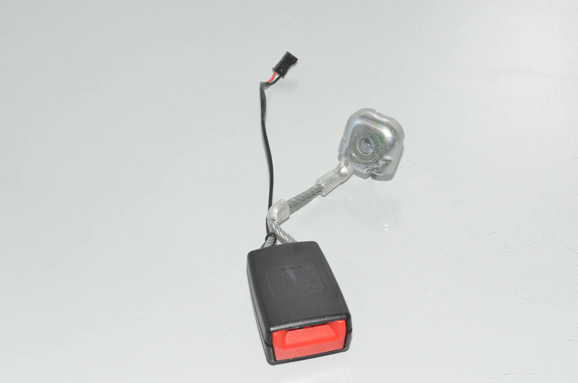 Rear Right Seat Buckle – OEM 7243274 · BMW 5 Touring (F11) 535 d 2012 – 3