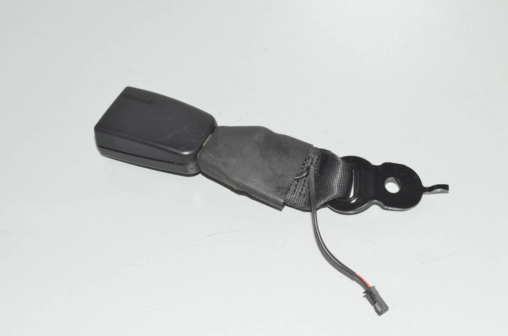 Rear Middle Seat Buckle – OEM 7243275 · BMW 5 Touring (F11) 535 d 2012