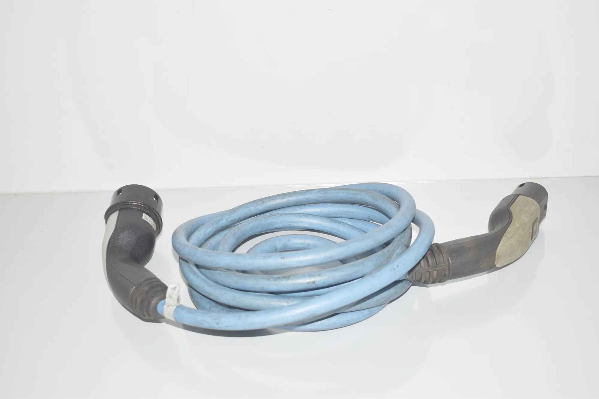 Battery Charging Cable – OEM LC2-ST323 · BMW i3 (I01) BMW i3 (I01) 2015 – 2