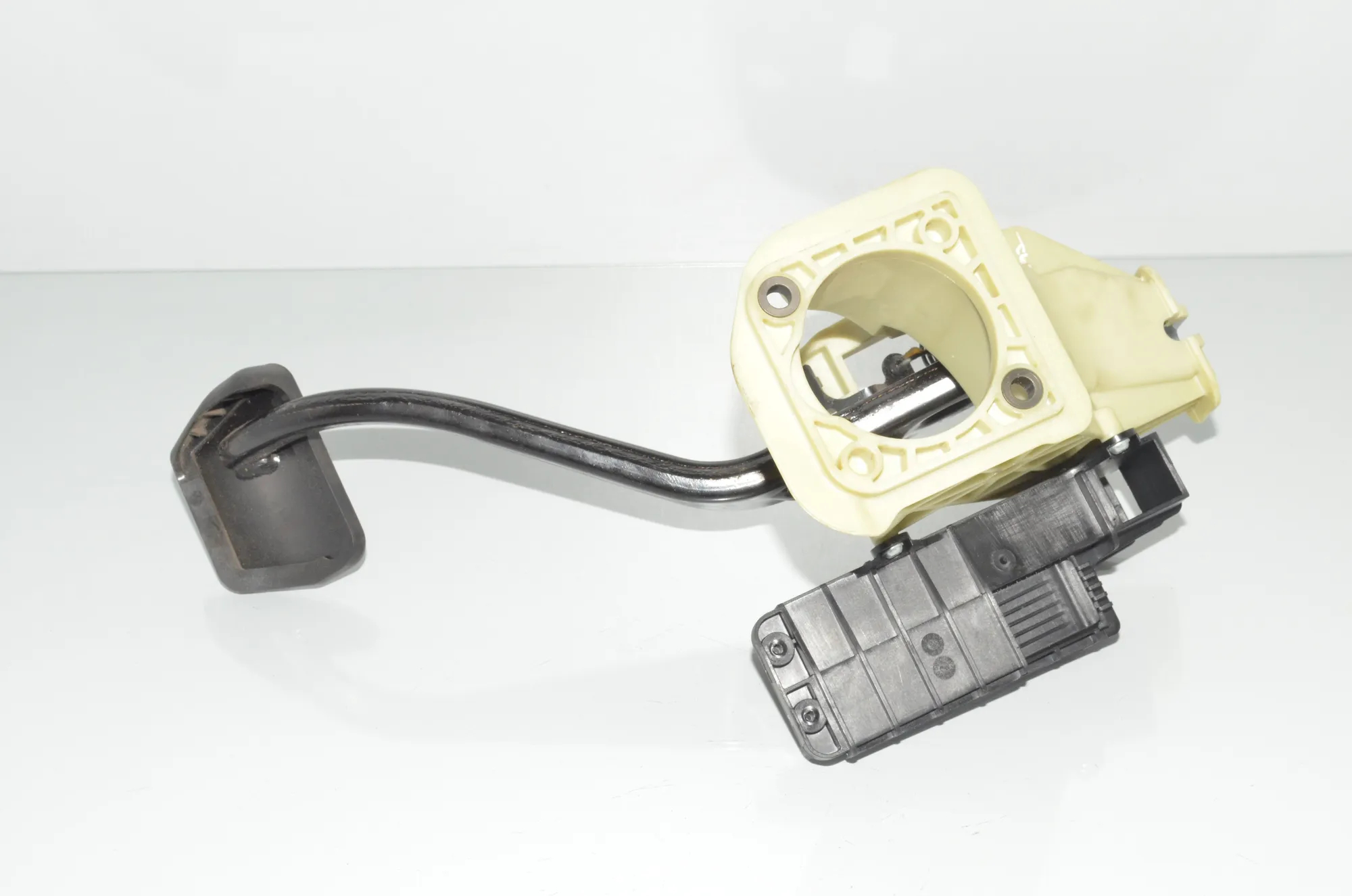 Brake Pedal – OEM 6775368 · BMW 5 Touring (F11) 535 d 2012 – 3