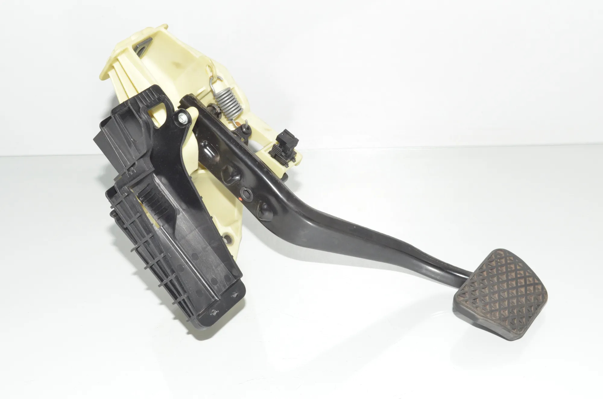 Brake Pedal – OEM 6775368 · BMW 5 Touring (F11) 535 d 2012