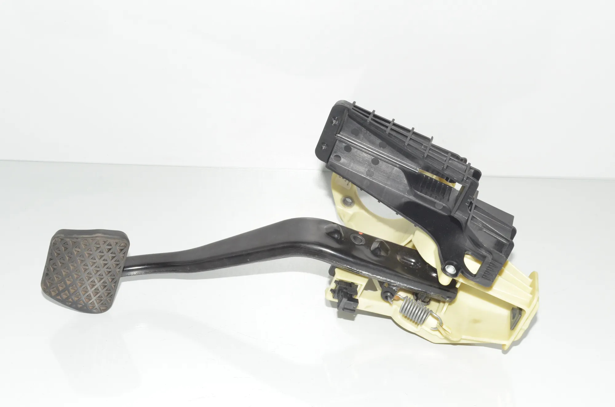 Brake Pedal – OEM 6775368 · BMW 5 Touring (F11) 535 d 2012 – 2