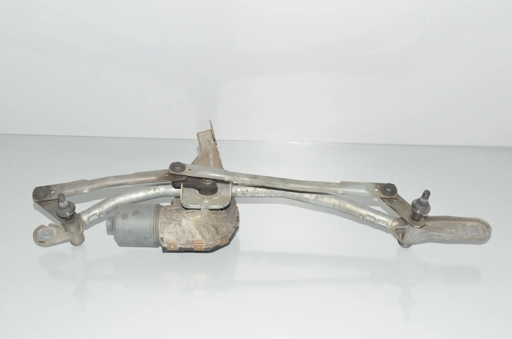 Front Windshield Wiper Mechanism – OEM 1397220943 · BMW 5 Touring (F11) 535 d 2012 – 4
