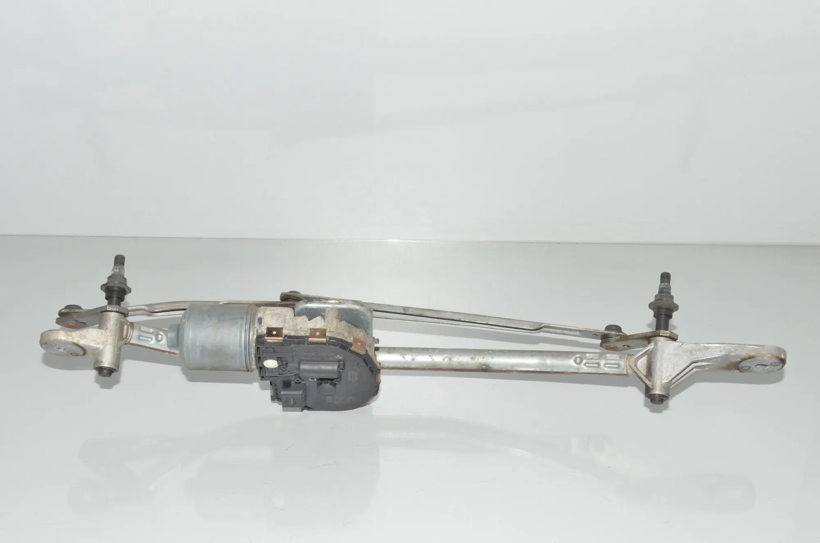 Front Windshield Wiper Mechanism – OEM 1397220943 · BMW 5 Touring (F11) 535 d 2012 – 3
