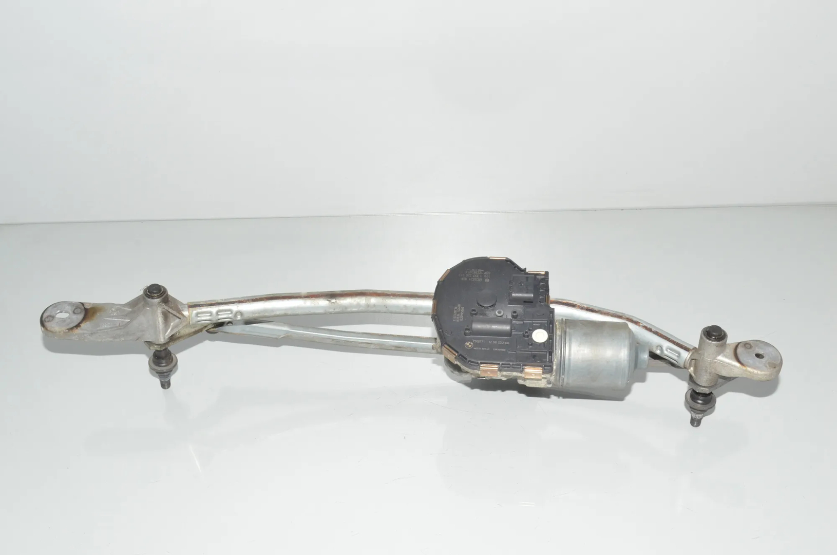 Front Windshield Wiper Mechanism – OEM 1397220943 · BMW 5 Touring (F11) 535 d 2012