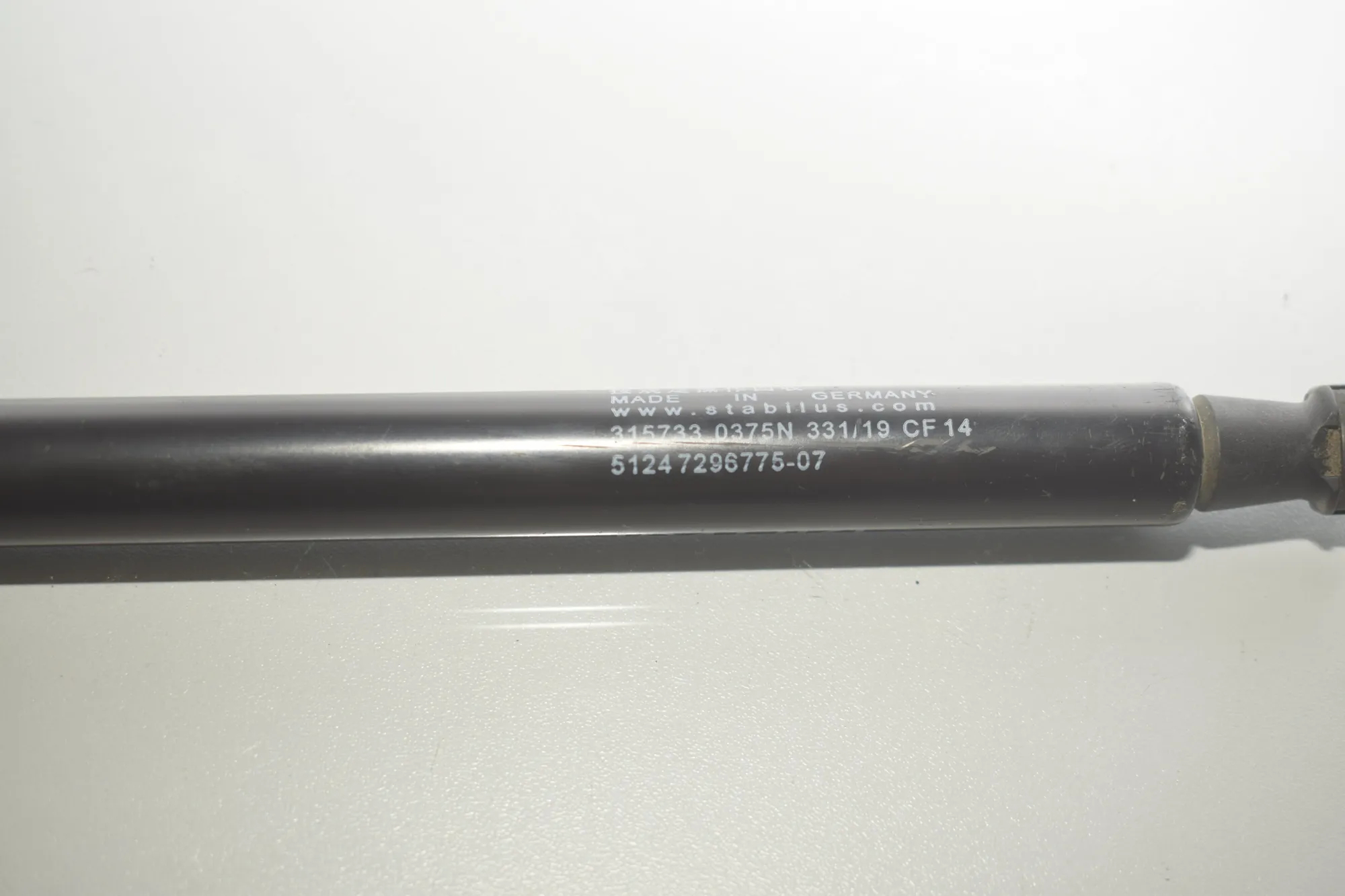 Left Side Tailgate Gas Strut – OEM 7296775 · BMW i3 (I01) BMW i3 (I01) s Electric 2020 – 4