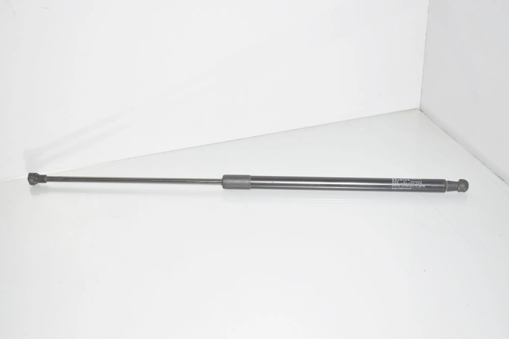 Left Side Tailgate Gas Strut – OEM 7296775 · BMW i3 (I01) BMW i3 (I01) s Electric 2020 – 2