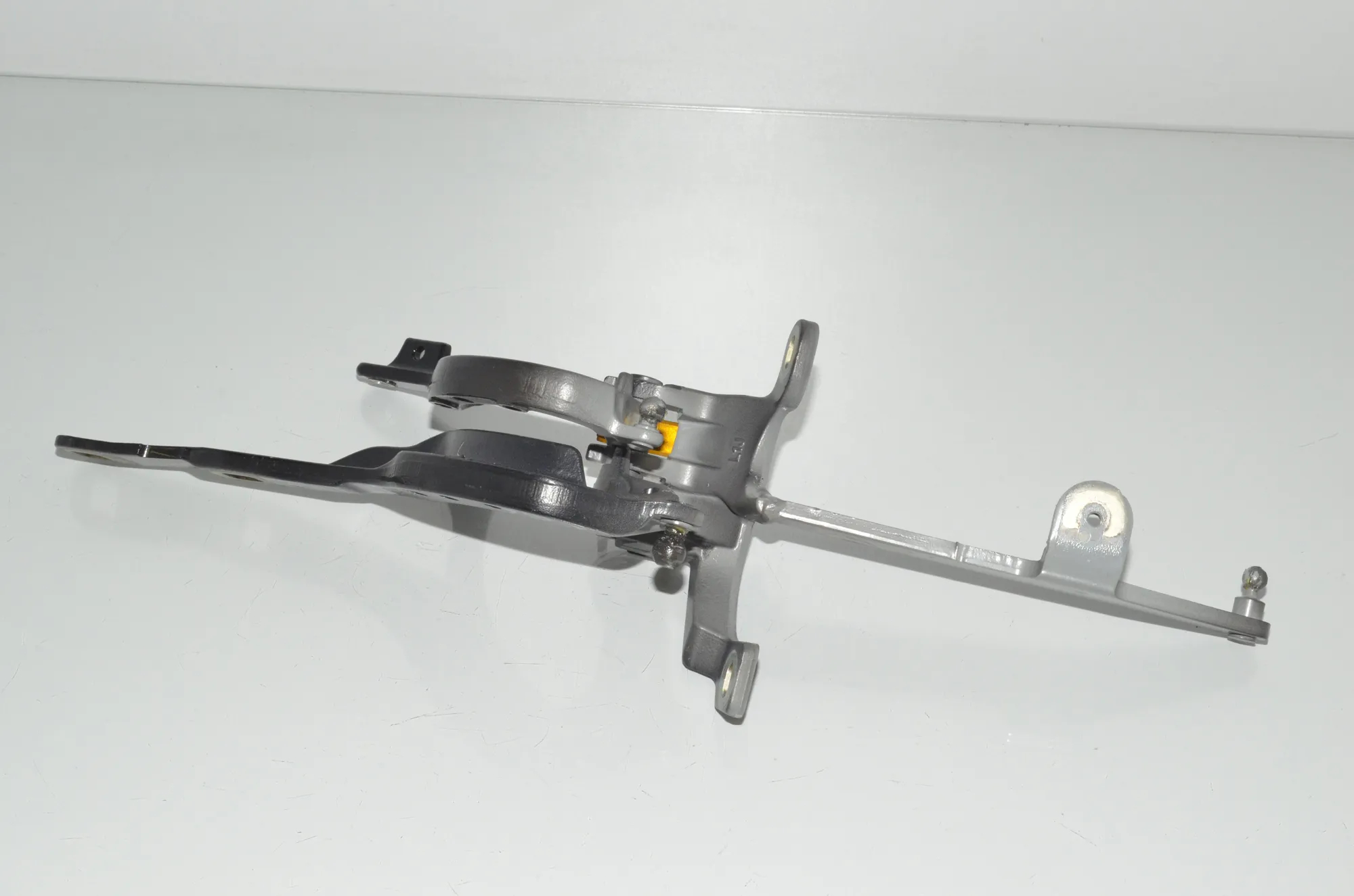 Left Side Bootlid Hinge – OEM 7206639 · BMW 5 Touring (F11) 535 d 2012 – 3