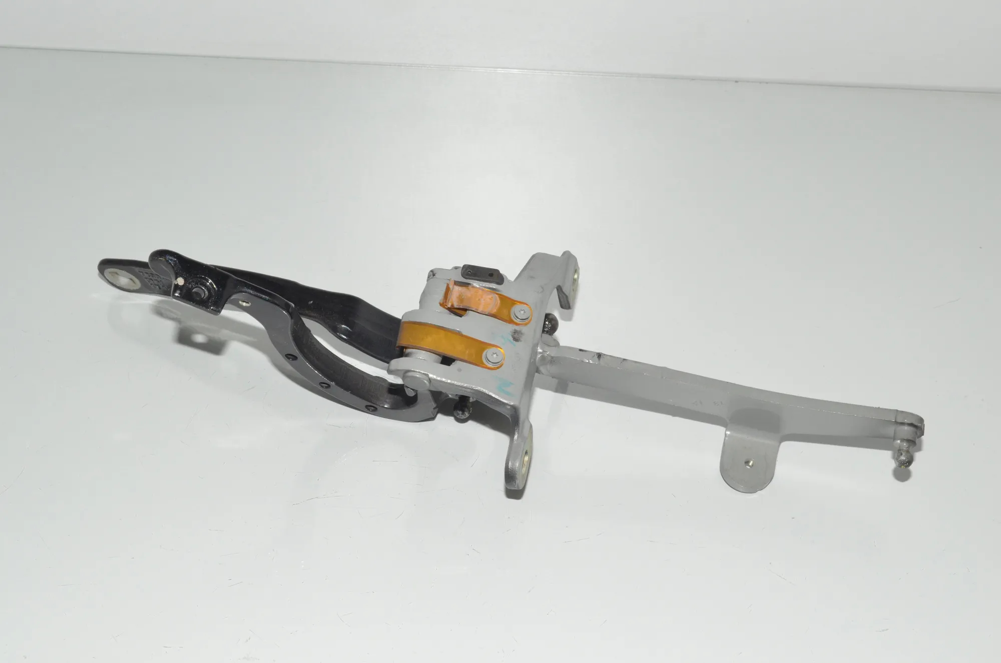 Left Side Bootlid Hinge – OEM 7206639 · BMW 5 Touring (F11) 535 d 2012 – 4