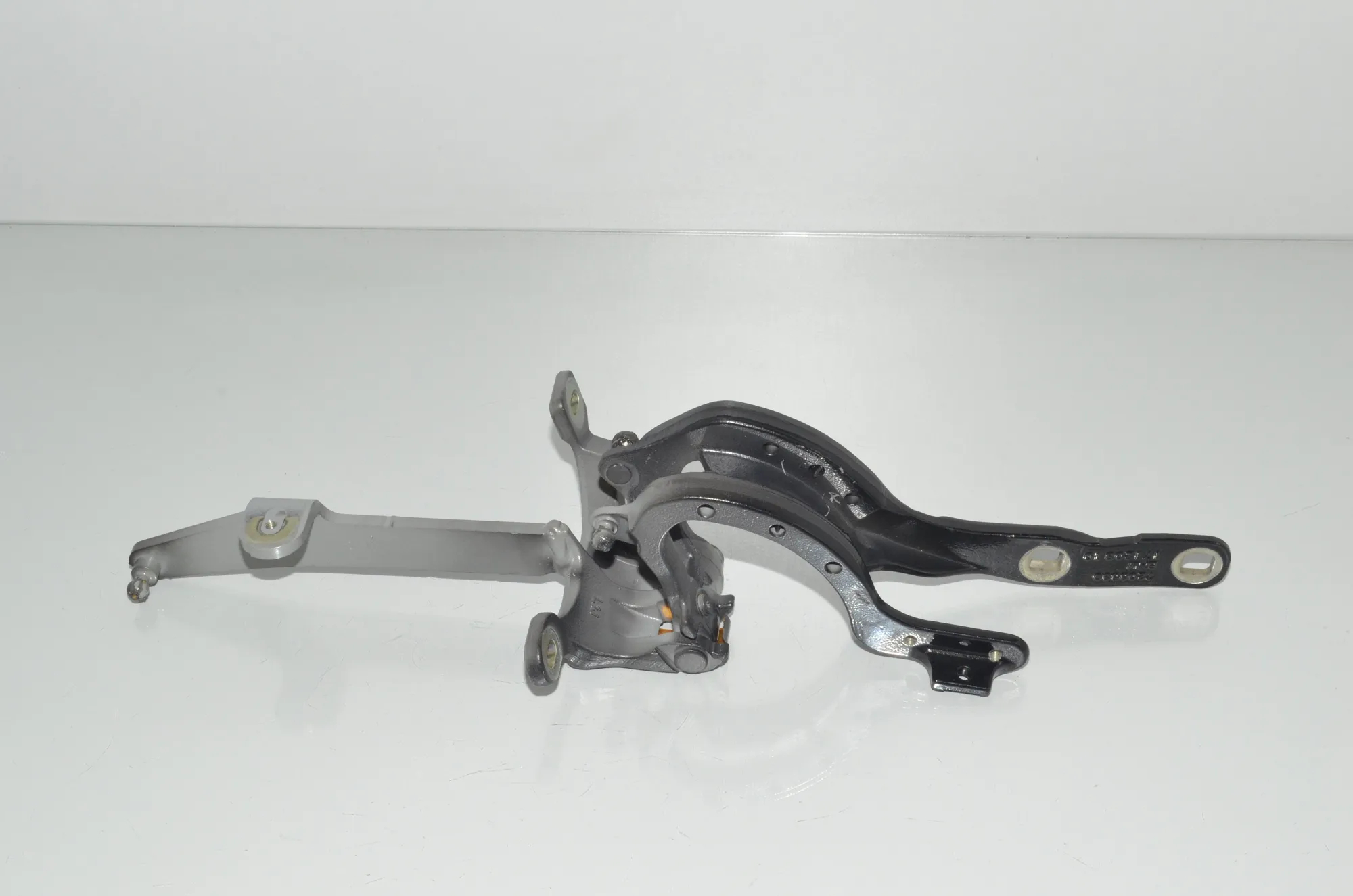 Left Side Bootlid Hinge – OEM 7206639 · BMW 5 Touring (F11) 535 d 2012 – 2