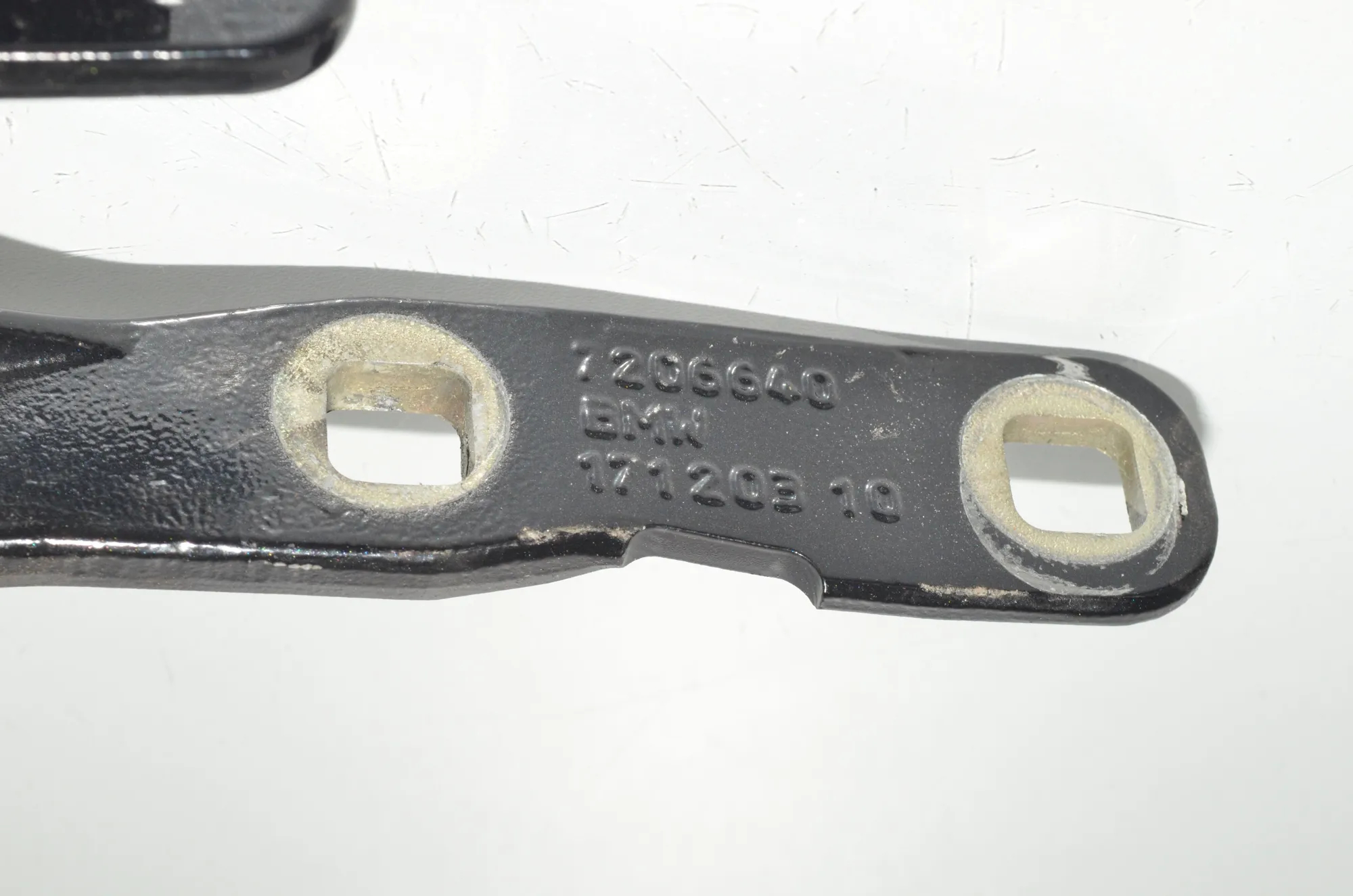 Right Side Bootlid Hinge – OEM 7206640 · BMW 5 Touring (F11) 535 d 2012 – 4