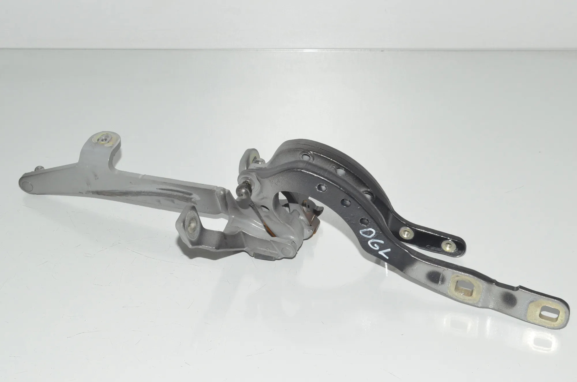 Right Side Bootlid Hinge – OEM 7206640 · BMW 5 Touring (F11) 535 d 2012 – 3