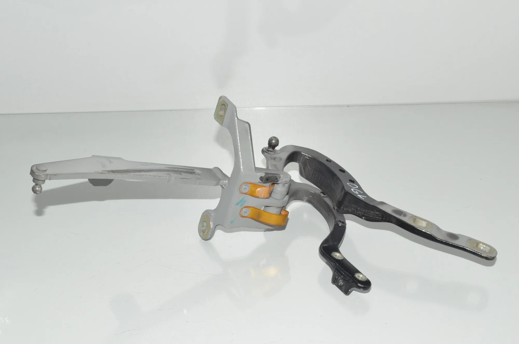Right Side Bootlid Hinge – OEM 7206640 · BMW 5 Touring (F11) 535 d 2012