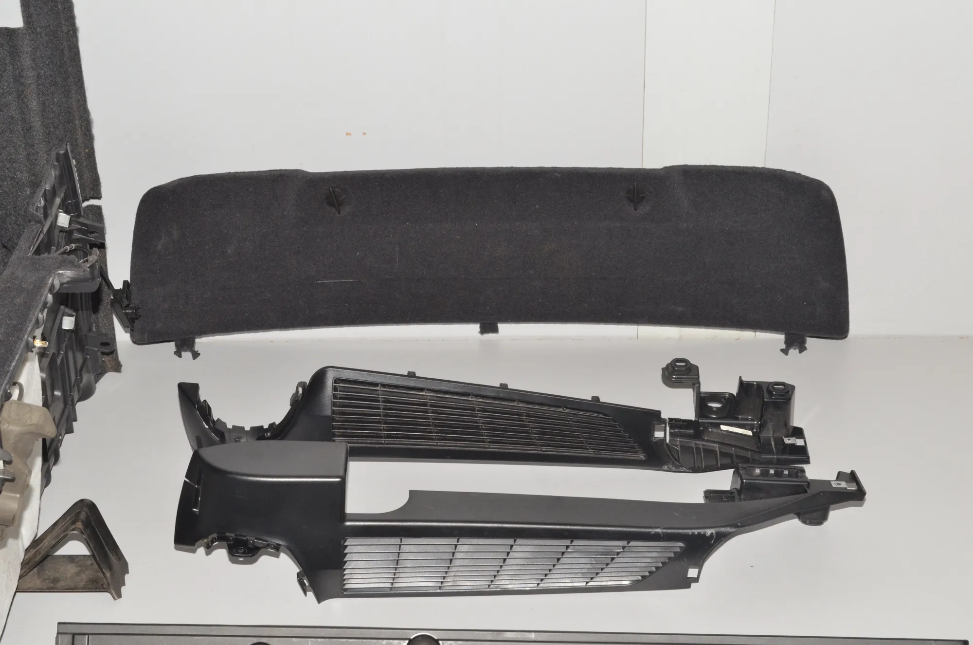 Trunk Trim Kit – OEM 9168501 · BMW 5 Touring (F11) 535 d 2012 – 3