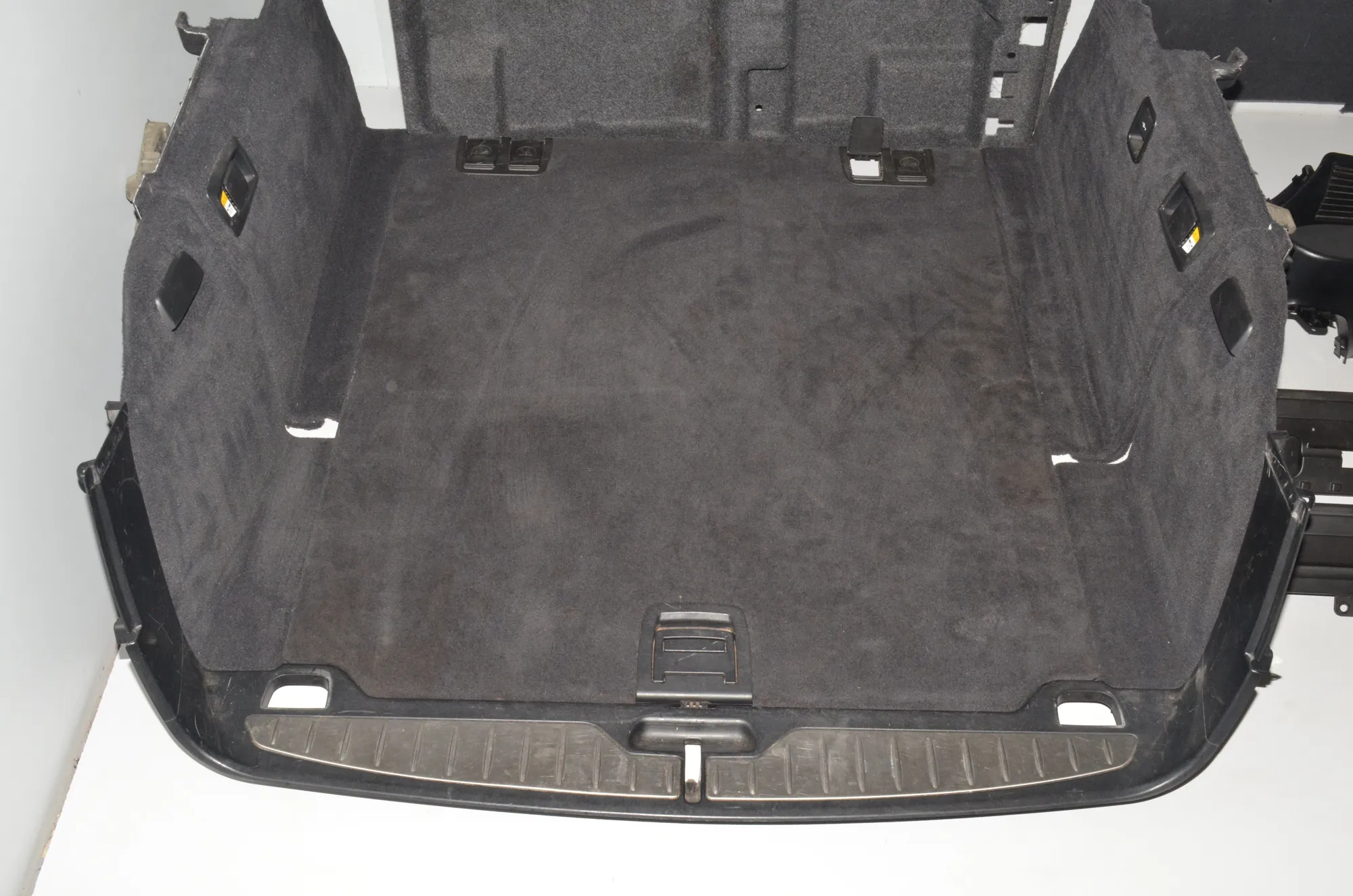 Trunk Trim Kit – OEM 9168501 · BMW 5 Touring (F11) 535 d 2012 – 7