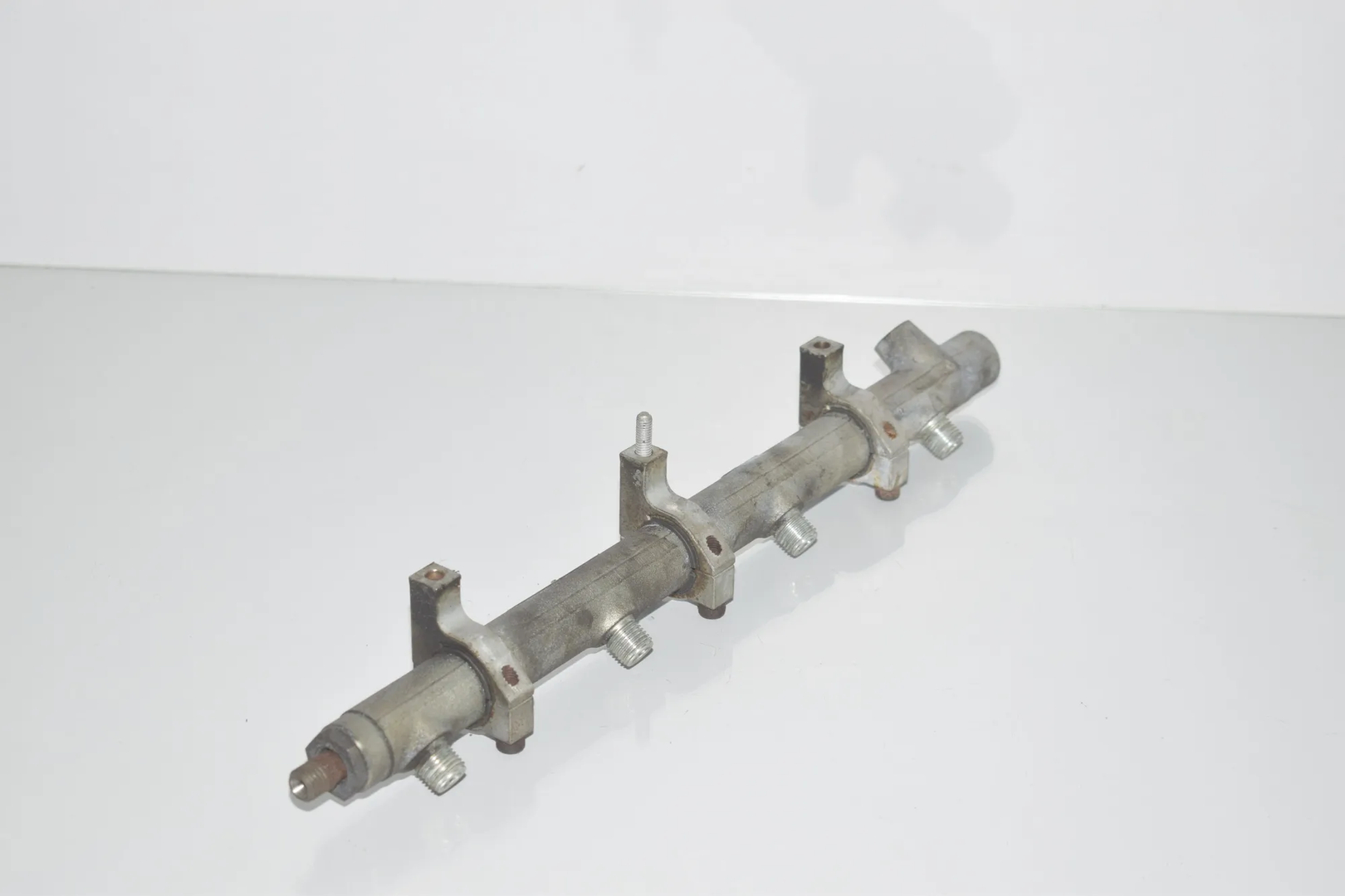 Fuel Rail – OEM F00R000224 · BMW 7 7 (E38) (1994 - 2001) 740 d (1999 - 2001, 3.9 L, 180 kW) 2001 – 4