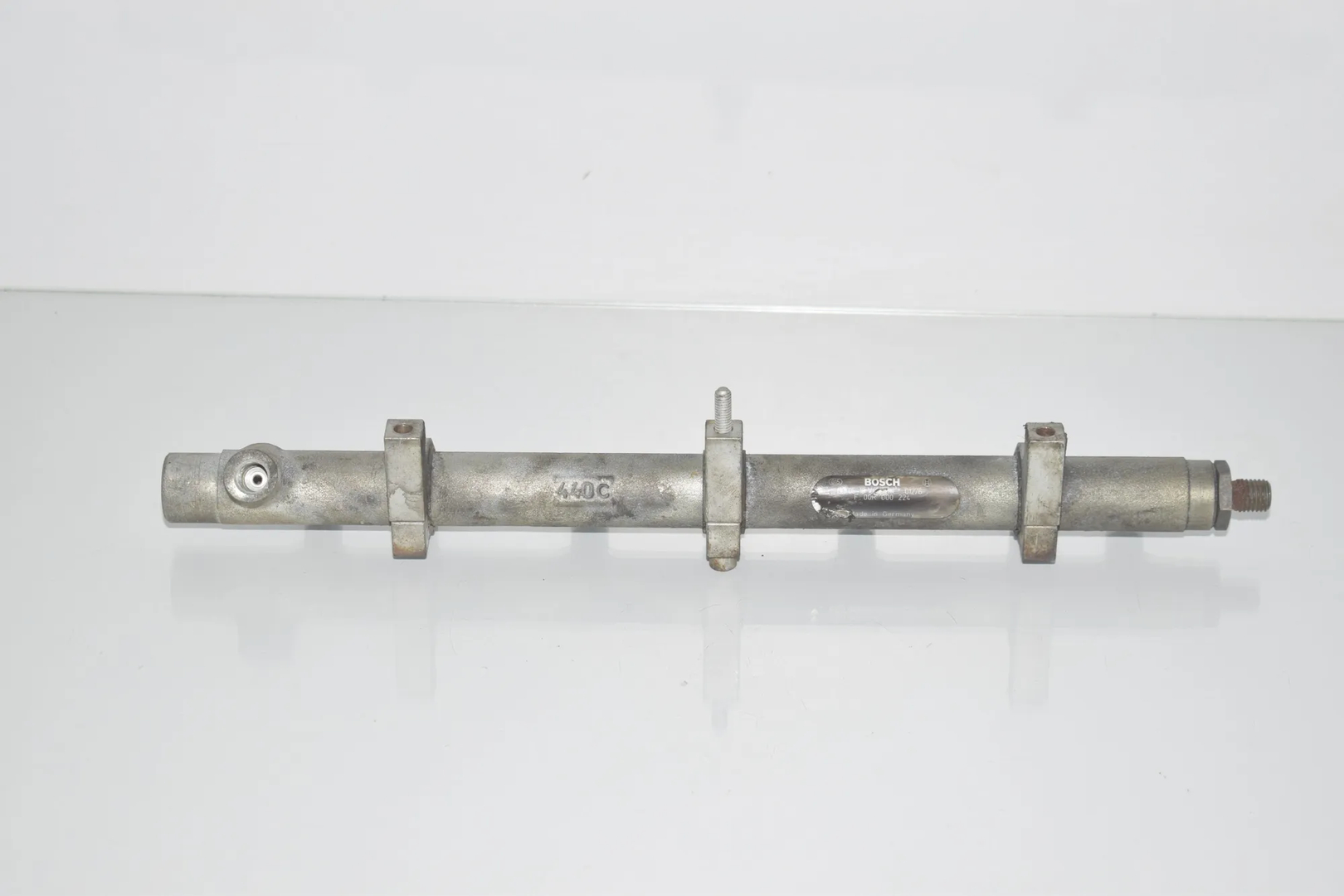 Fuel Rail – OEM F00R000224 · BMW 7 7 (E38) (1994 - 2001) 740 d (1999 - 2001, 3.9 L, 180 kW) 2001