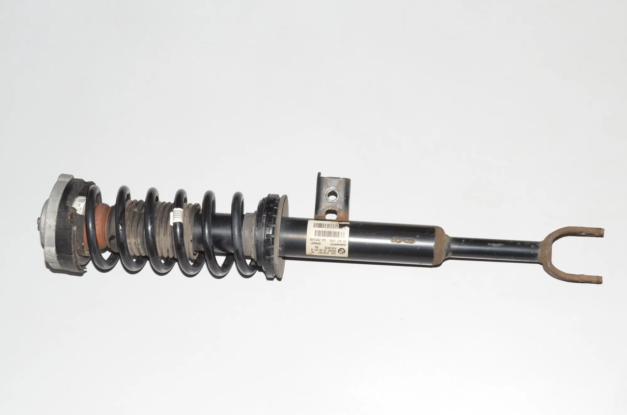 Front Left Shock Absorber – OEM 6797767 · BMW 5 Touring (F11) 525 d 2011 – 3