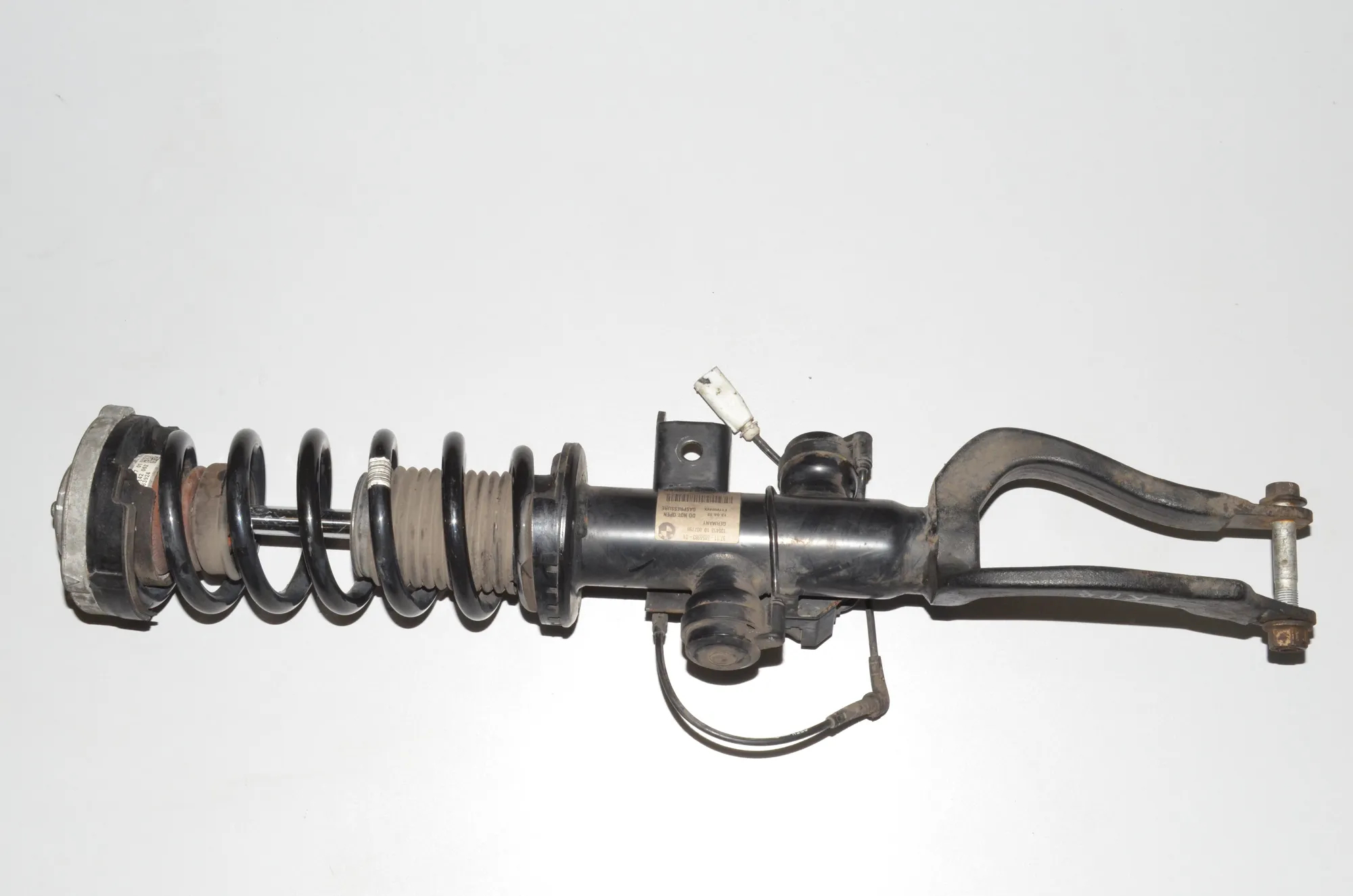 Front Left Shock Absorber – OEM 6856983 · BMW 5 Touring (F11) M 550 d xDrive 2012 – 4