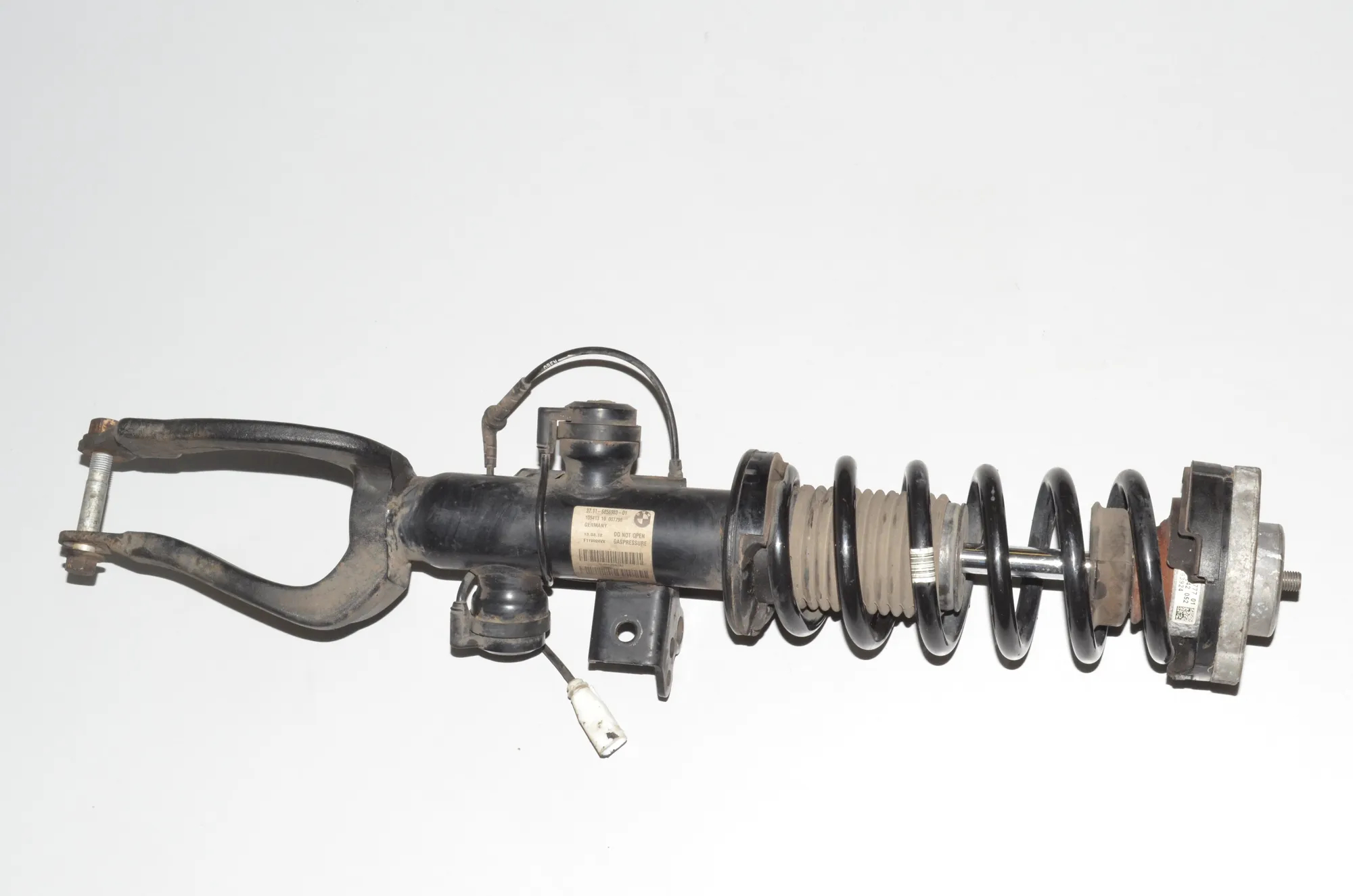 Front Left Shock Absorber – OEM 6856983 · BMW 5 Touring (F11) M 550 d xDrive 2012 – 2