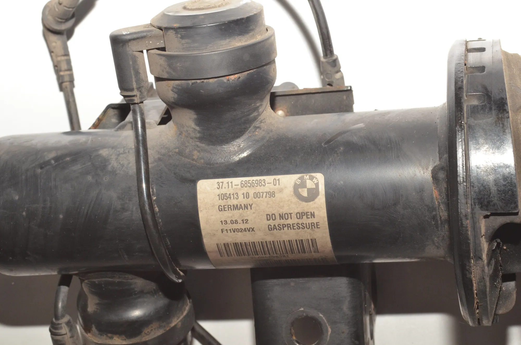 Front Left Shock Absorber – OEM 6856983 · BMW 5 Touring (F11) M 550 d xDrive 2012 – 5