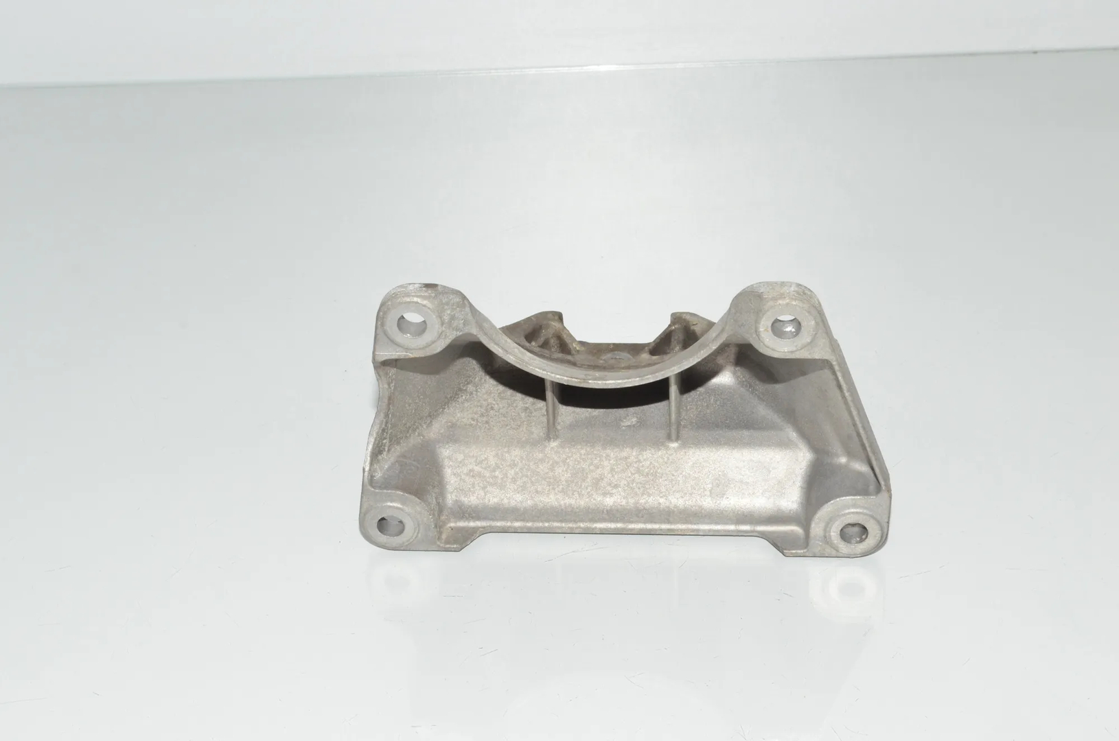 Gearbox Mount Bracket – OEM 6781229 · BMW 5 Touring (F11) 535 d 2012 – 4