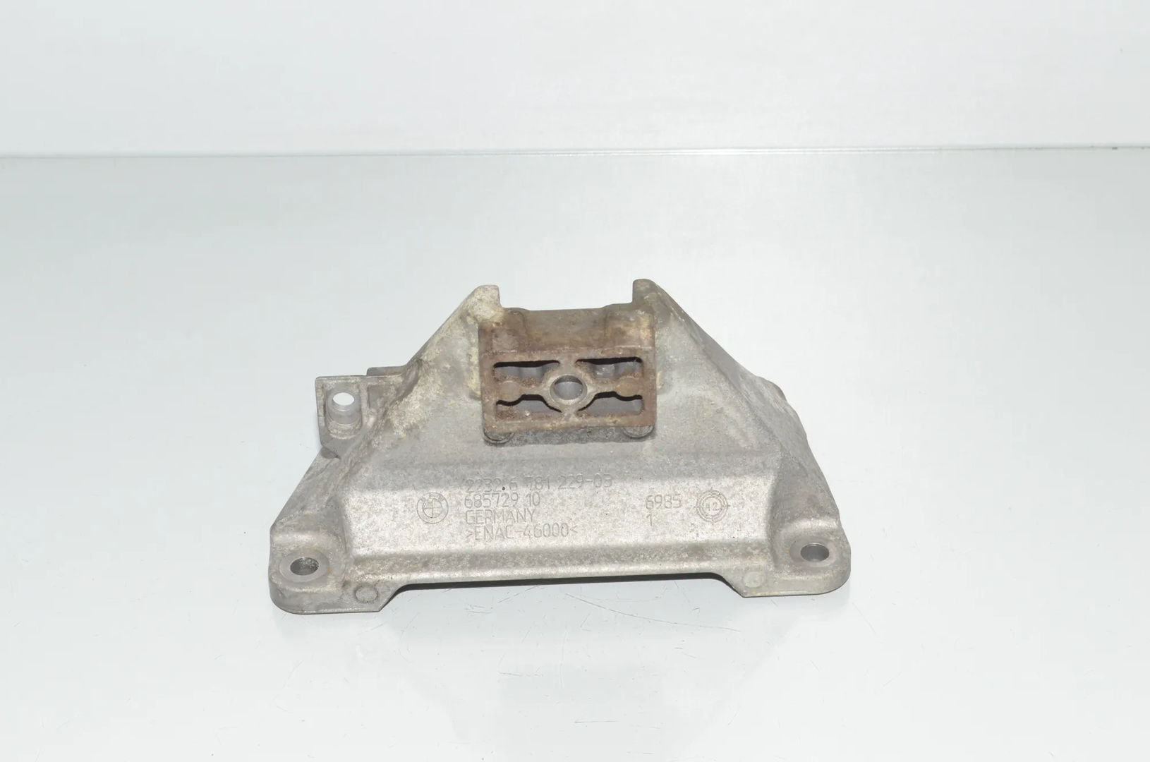 Gearbox Mount Bracket – OEM 6781229 · BMW 5 Touring (F11) 535 d 2012