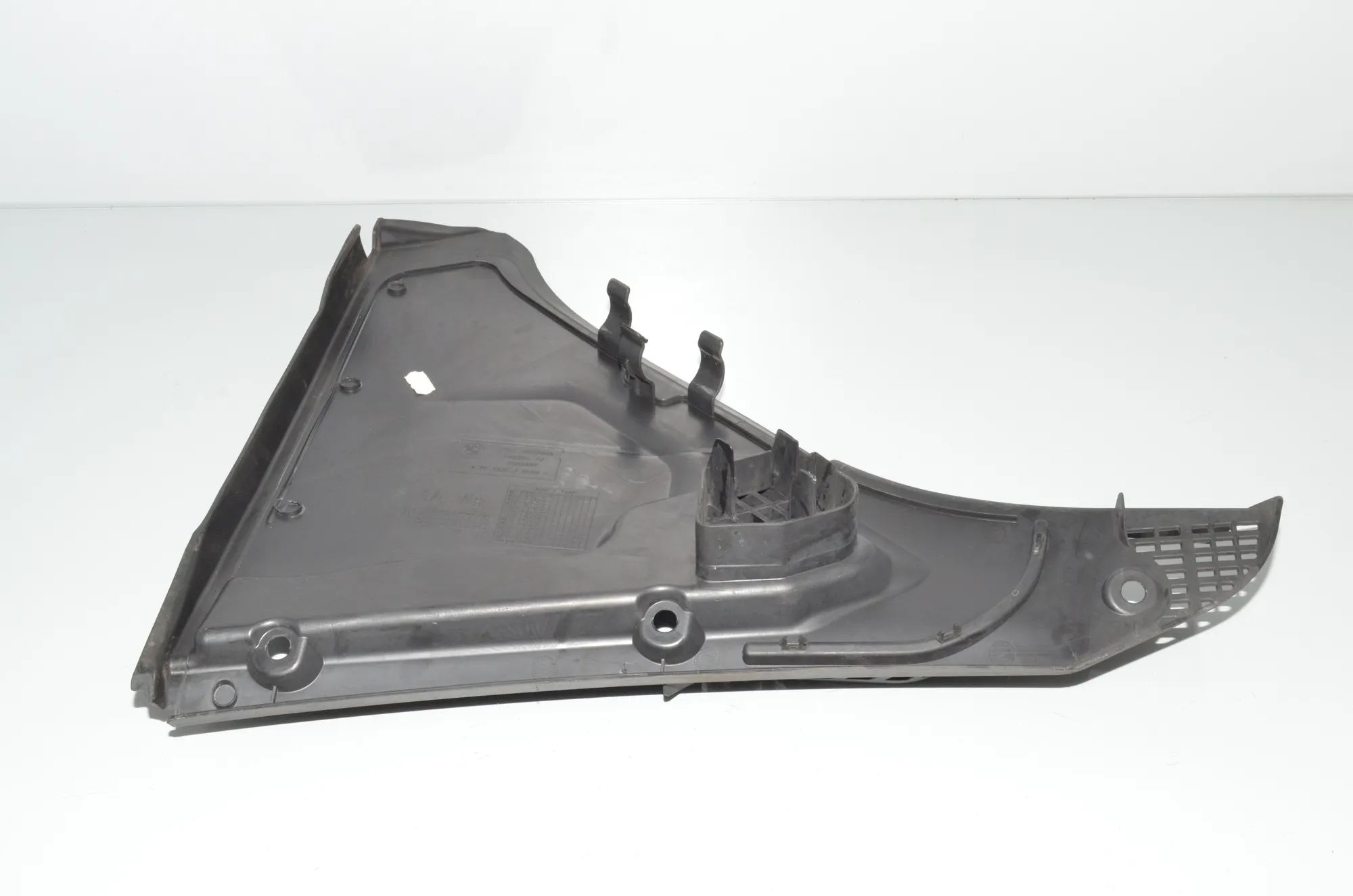 Front Wiper Cowl Trim – OEM 6987605 · BMW 5 Touring (F11) 535 d 2012 – 4