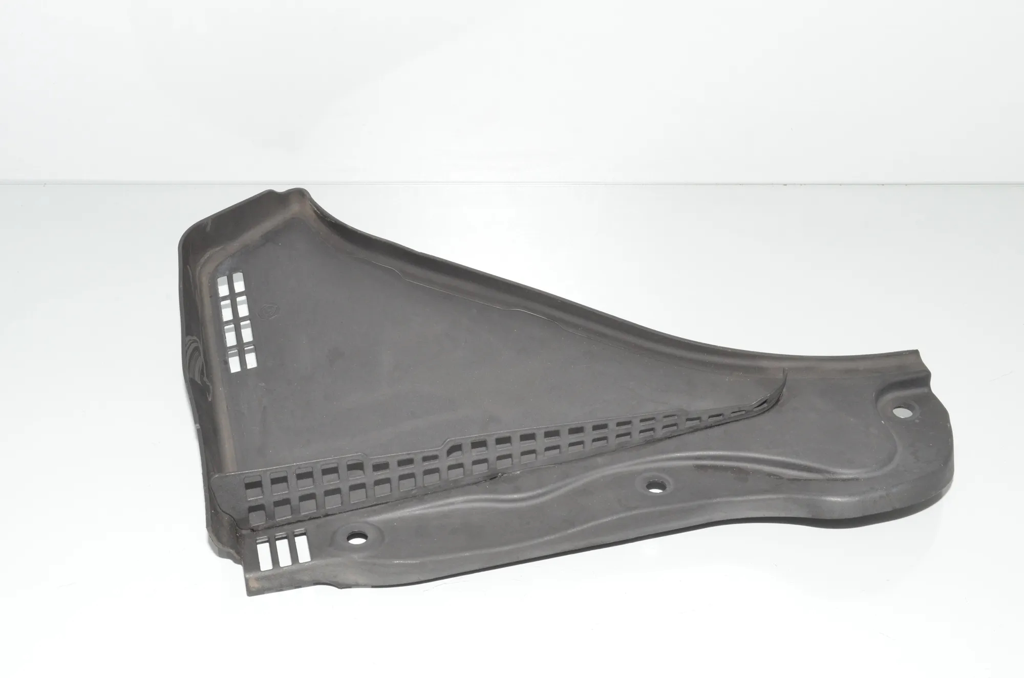 Front Wiper Cowl Trim – OEM 7216977 · BMW 5 Touring (F11) 535 d 2012