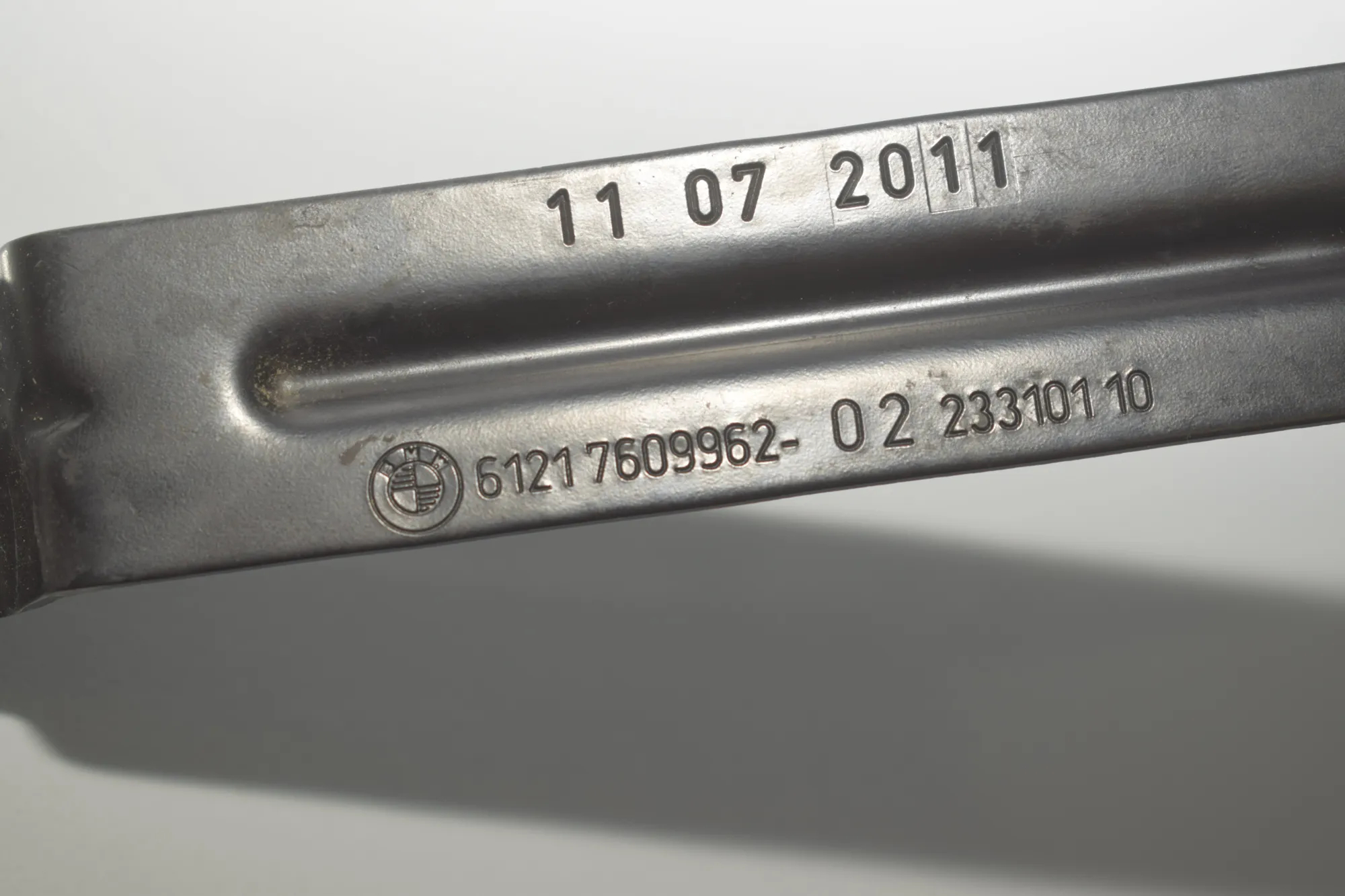 Battery Holder – OEM 7609962 · BMW 5 Touring (F11) 525 d 2011 – 5