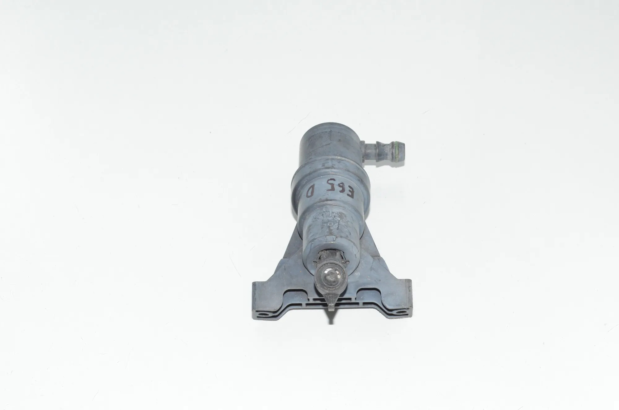 Right Headlight Washer Pump · BMW 7 (E65, E66, E67) BMW 7 (E65, E66, E67) 730 d 2004 – 3
