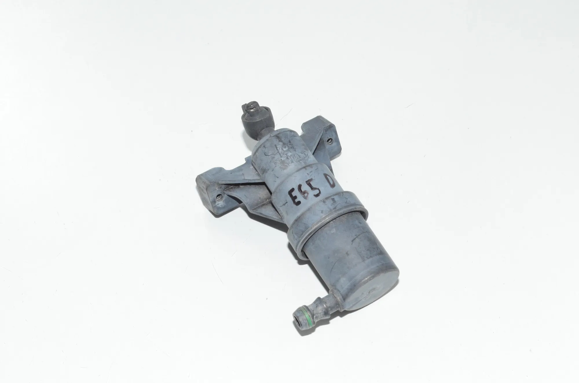 Right Headlight Washer Pump · BMW 7 (E65, E66, E67) BMW 7 (E65, E66, E67) 730 d 2004