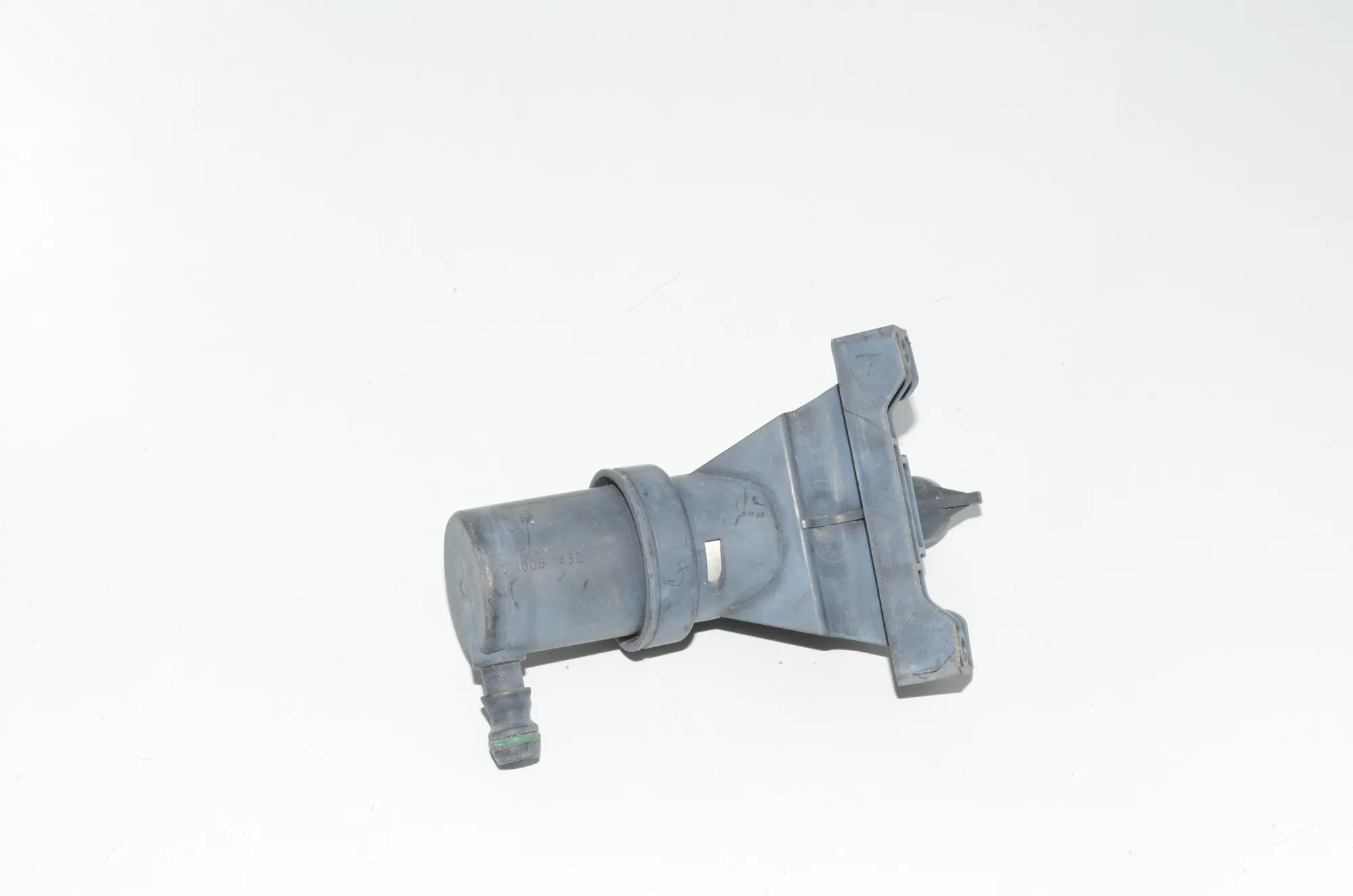 Right Headlight Washer Pump · BMW 7 (E65, E66, E67) BMW 7 (E65, E66, E67) 730 d 2004 – 4